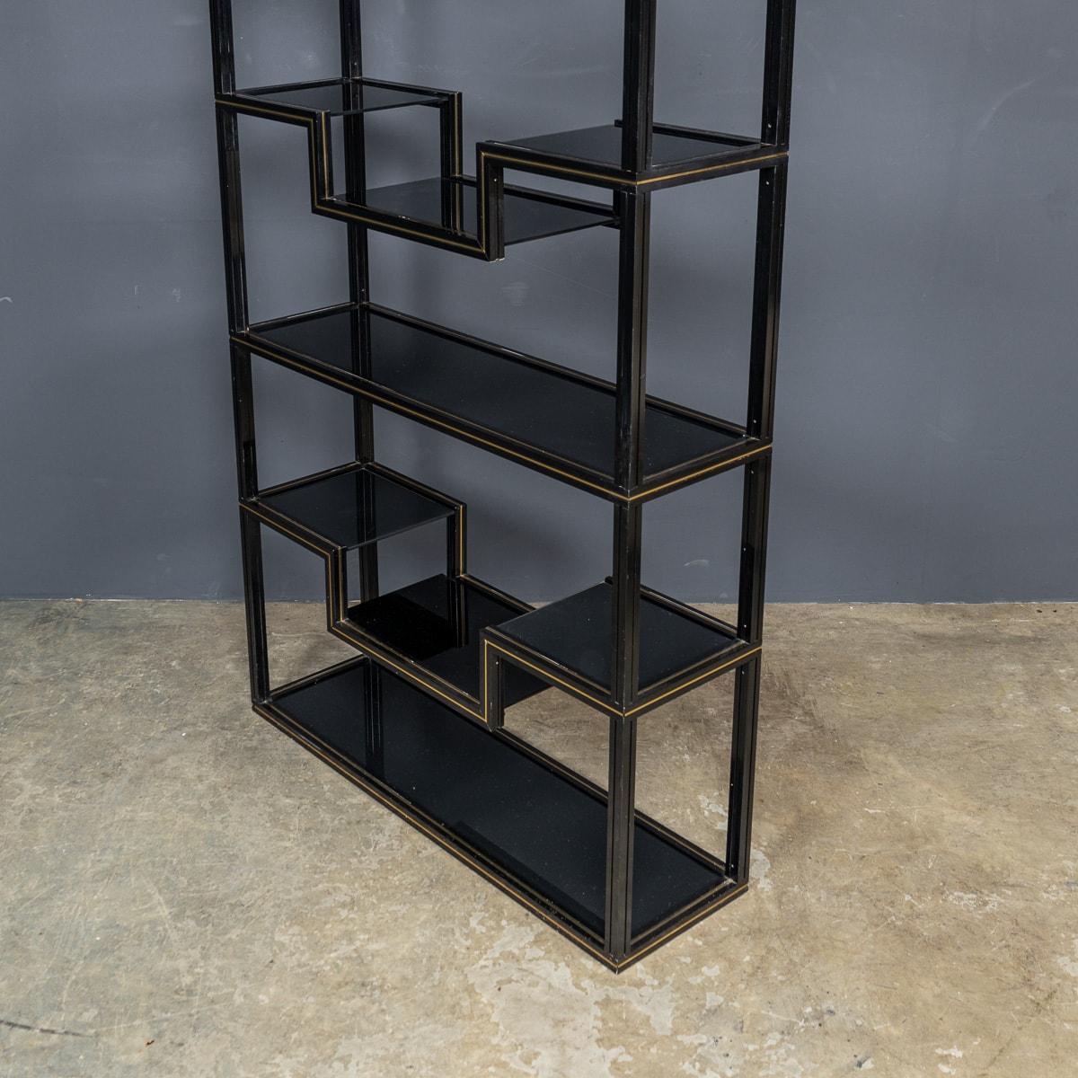 Vintage 20th Century French Black Metal & Smokey Glass Etagere Shelves c.1970 en vente 11