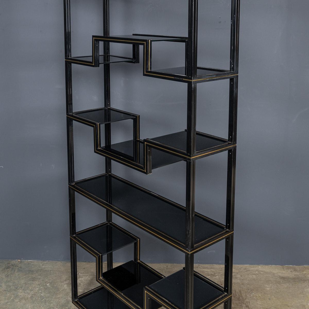 Vintage 20th Century French Black Metal & Smokey Glass Etagere Shelves c.1970 en vente 12