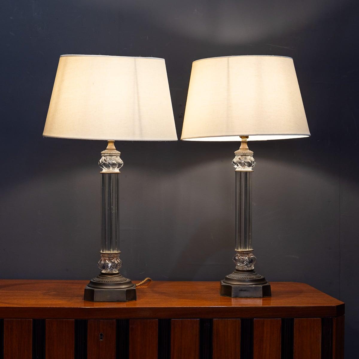 Français Vintage 20th Century French Pair of Column Crystal & Bronze Table Lamps c.1979 en vente