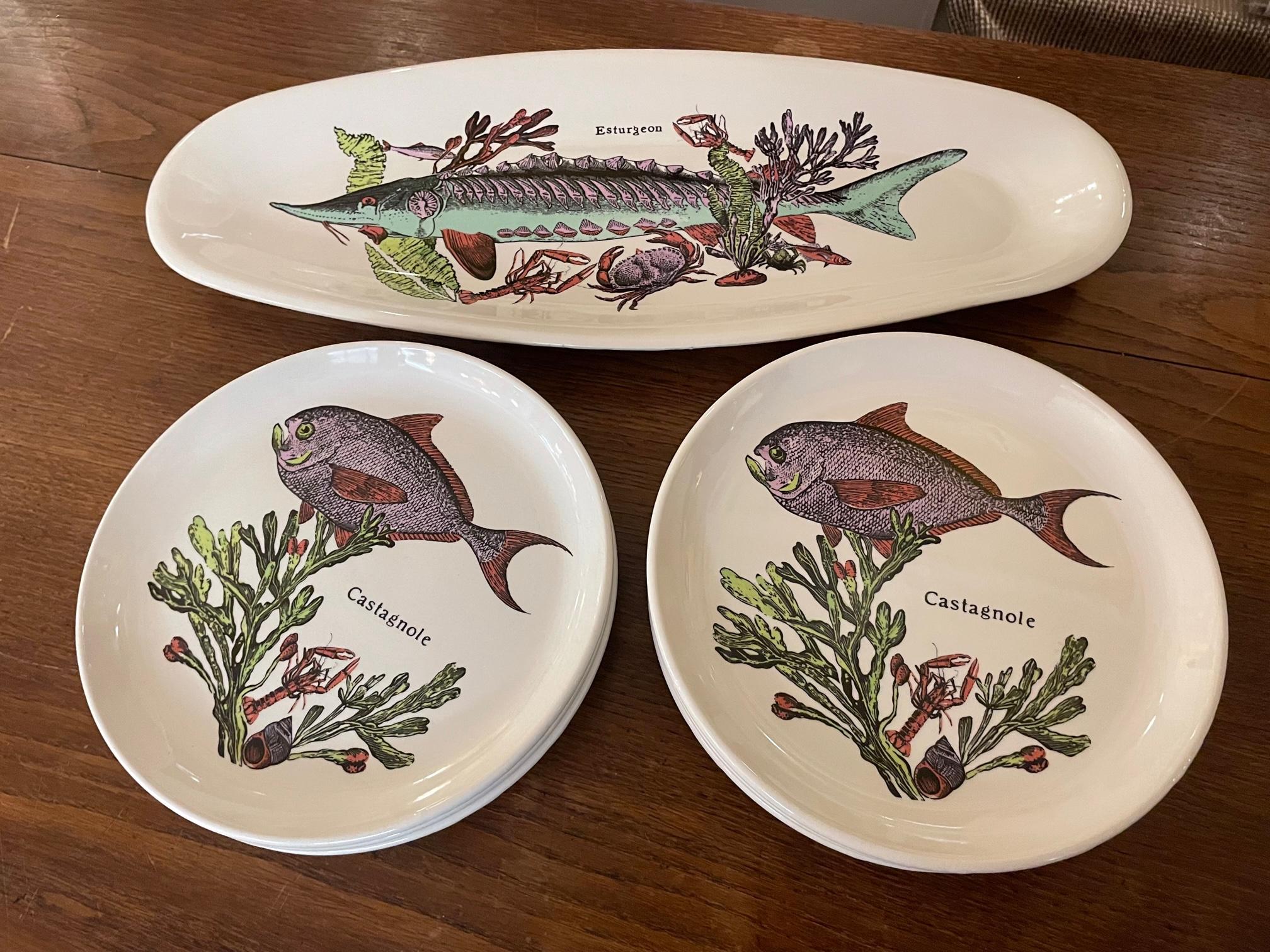 Vintage 20th century French Sarreguemines Fish Service, 12 plates and a Plater In Good Condition In LEGNY, FR