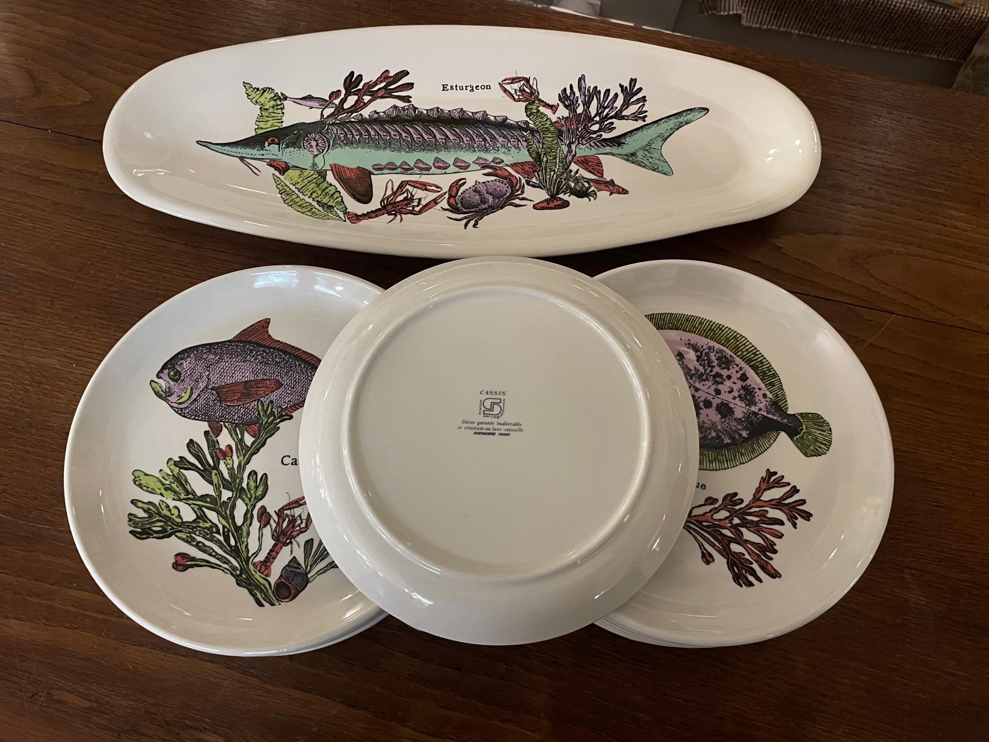 Faience Vintage 20th century French Sarreguemines Fish Service, 12 plates and a Plater
