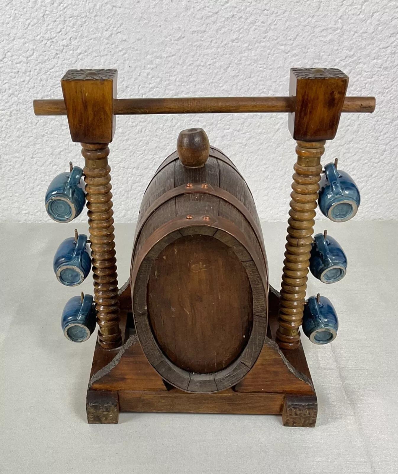 Set di liquori da tavola francese del 20° secolo - Botte e 6 coppette - 2Y481 in vendita 5