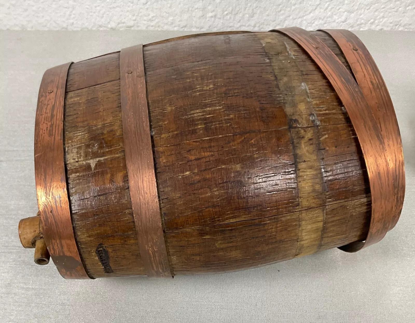 Set di liquori da tavola francese del 20° secolo - Botte e 6 coppette - 2Y481 In condizioni discrete in vendita a Bordeaux, FR