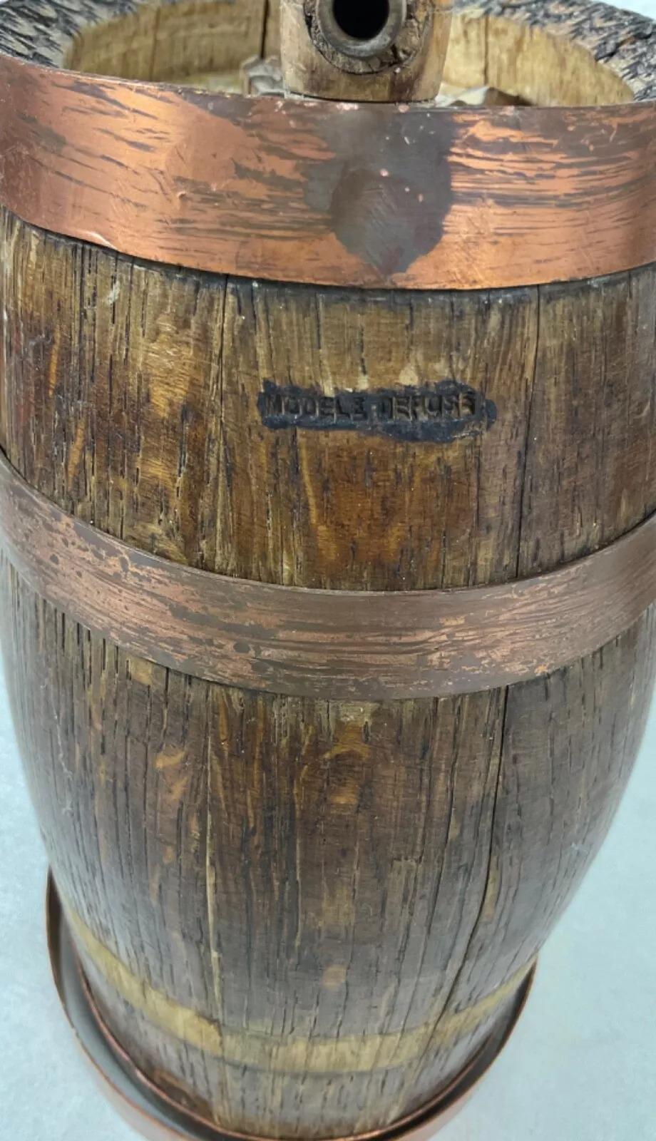 Set di liquori da tavola francese del 20° secolo - Botte e 6 coppette - 2Y481 in vendita 4