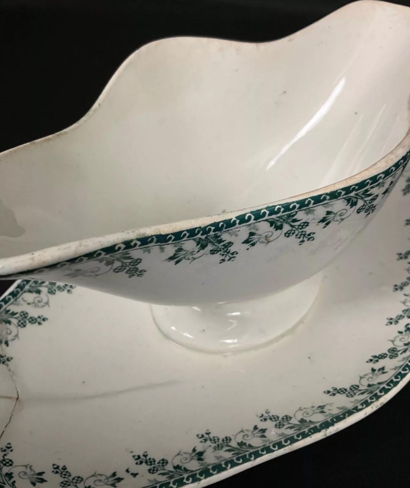 Vintage 20th Century Gien Porcelain Gravy Boat – Montagny Floral Design - 2Y512 In Good Condition For Sale In Bordeaux, FR