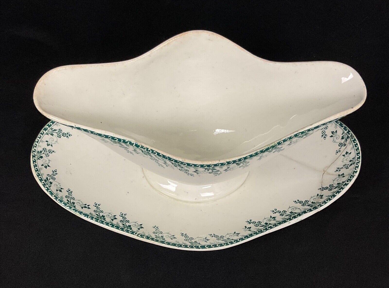Vintage 20th Century Gien Porcelain Gravy Boat – Montagny Floral Design - 2Y512 For Sale 1