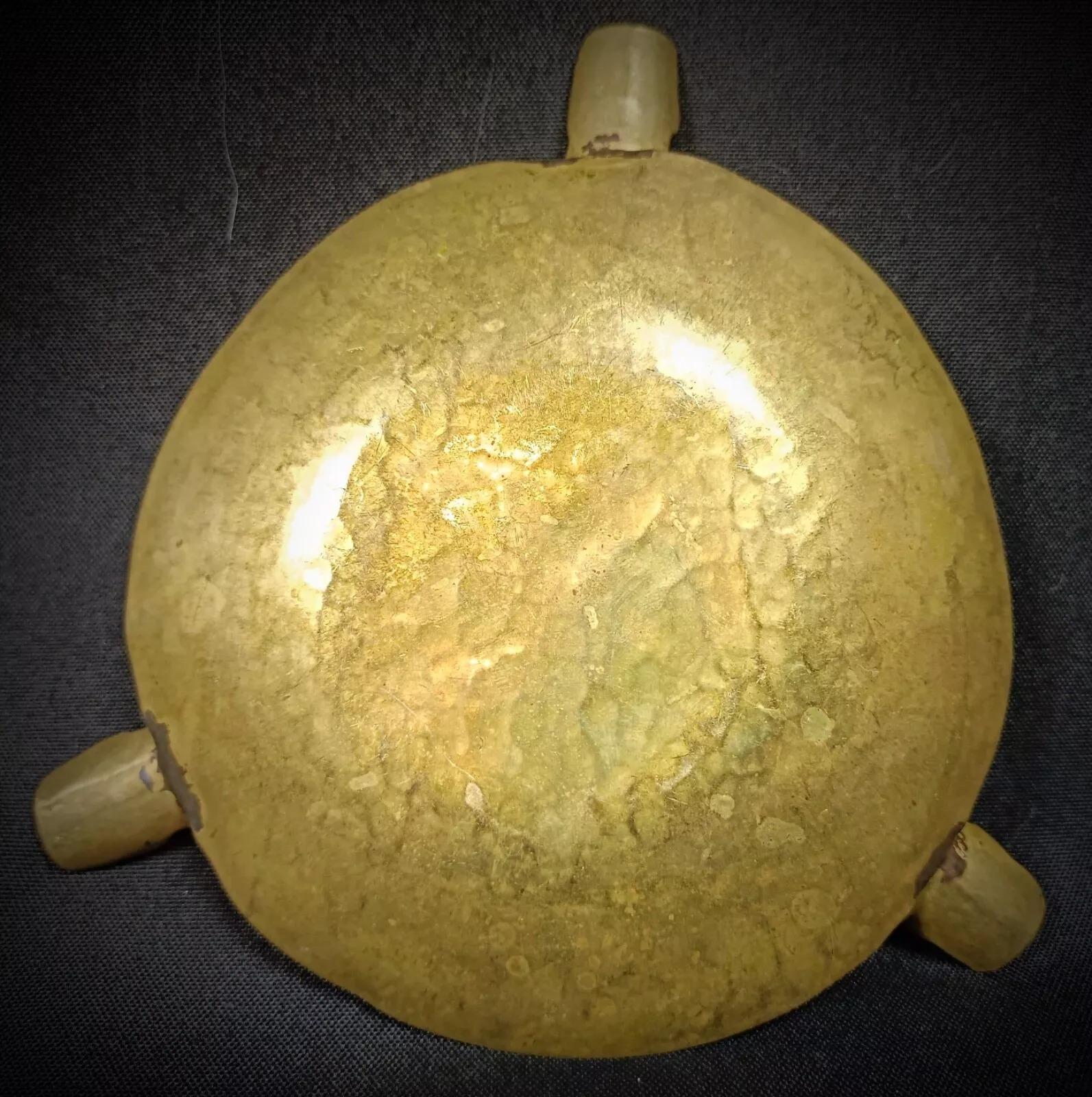 Vintage-Aschenbecher aus gehämmertem Messing des 20. Jahrhunderts - 2Y214 (Empire) im Angebot