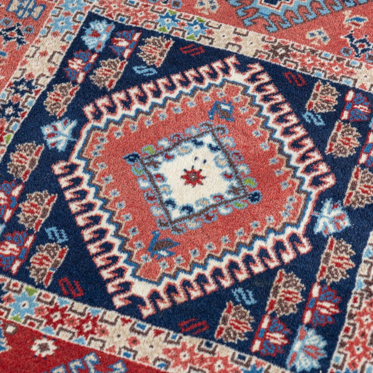 Asiatique Tapis persan Yalameh vintage du 20ème siècle fait à la main, vers 1980 en vente