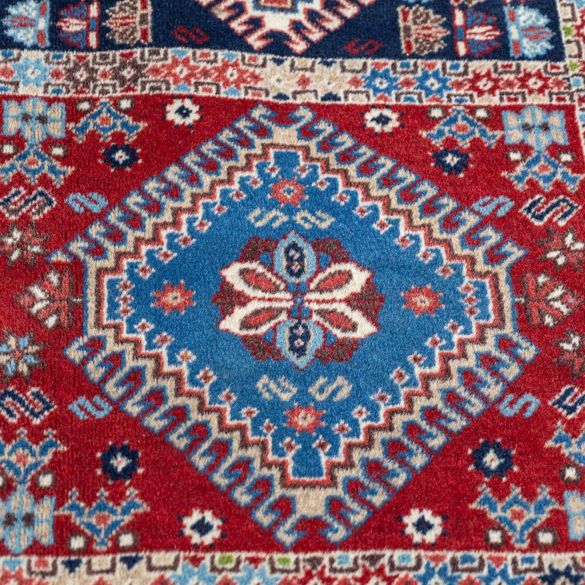 Tapis persan Yalameh vintage du 20ème siècle fait à la main, vers 1980 Bon état - En vente à Royal Tunbridge Wells, Kent