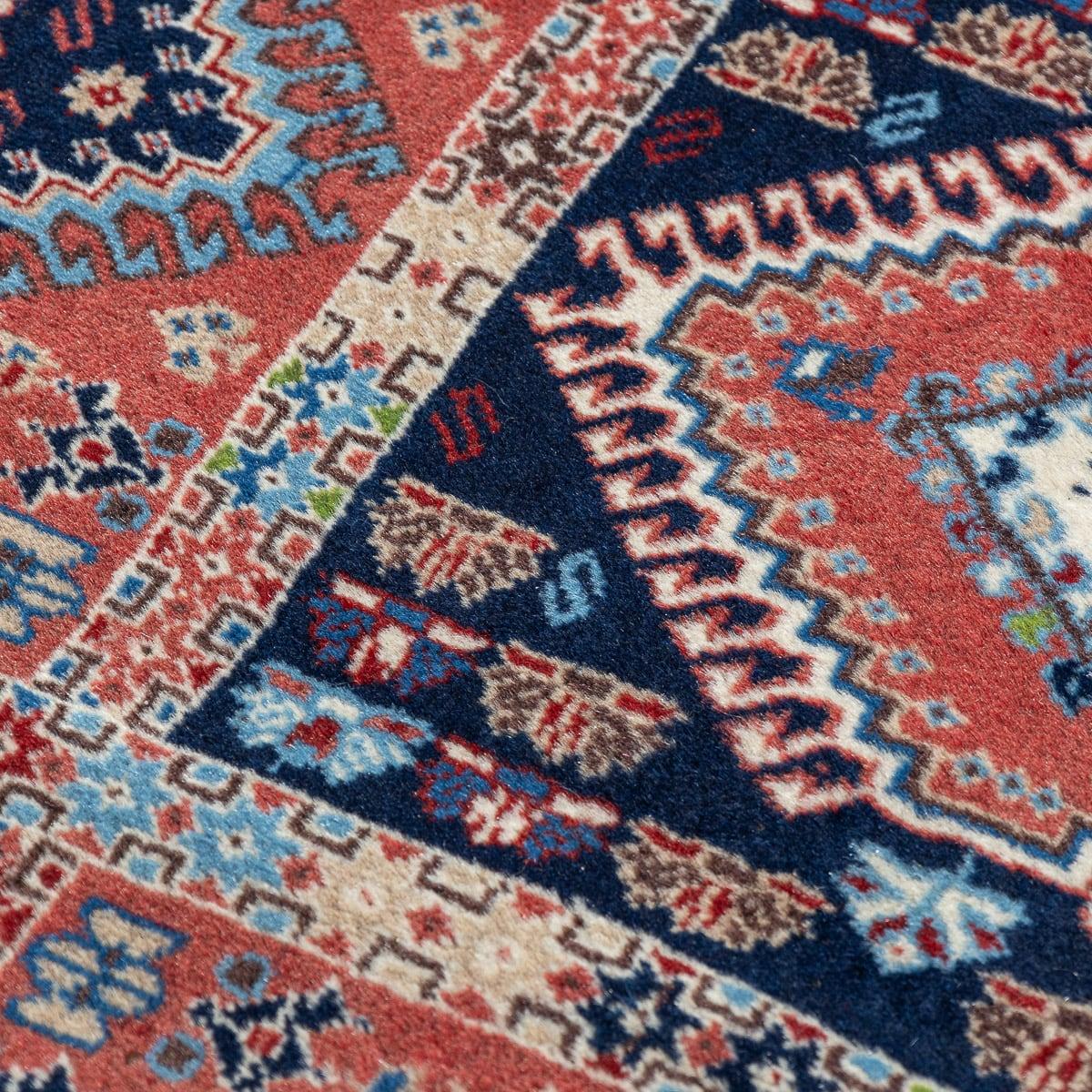 Tapis persan Yalameh vintage du 20ème siècle fait à la main, vers 1980 en vente 2