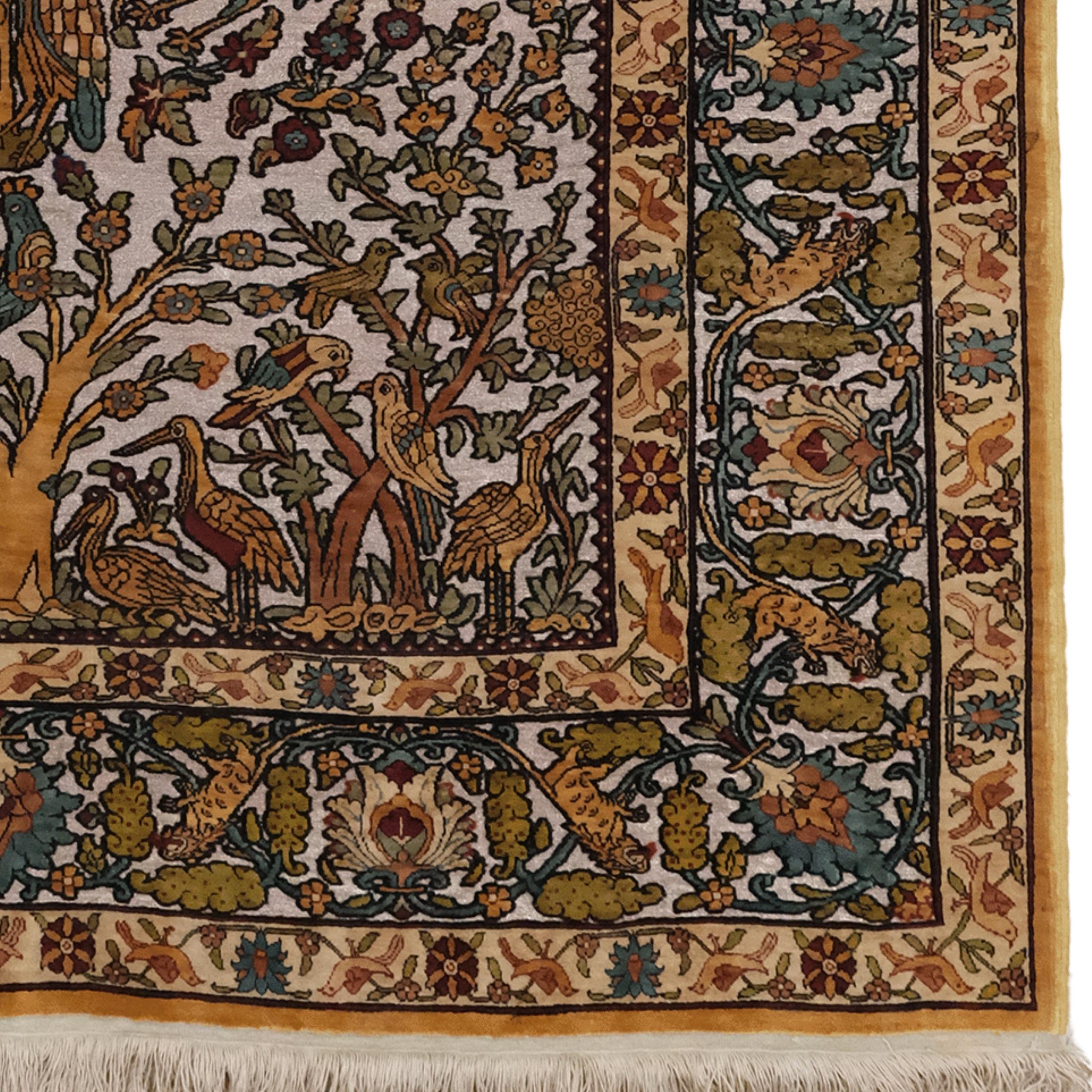 Tappeto Hereke d'epoca del XX secolo - Tappeto Hereke di seta In condizioni buone in vendita a Sultanahmet, 34