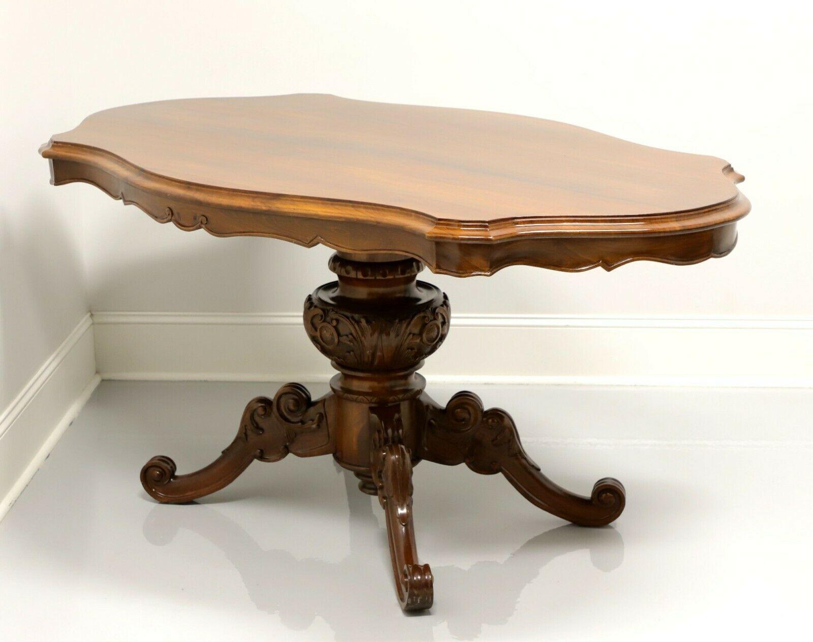 Table de salle à manger baroque italienne vintage du milieu du XXe siècle en vente 2
