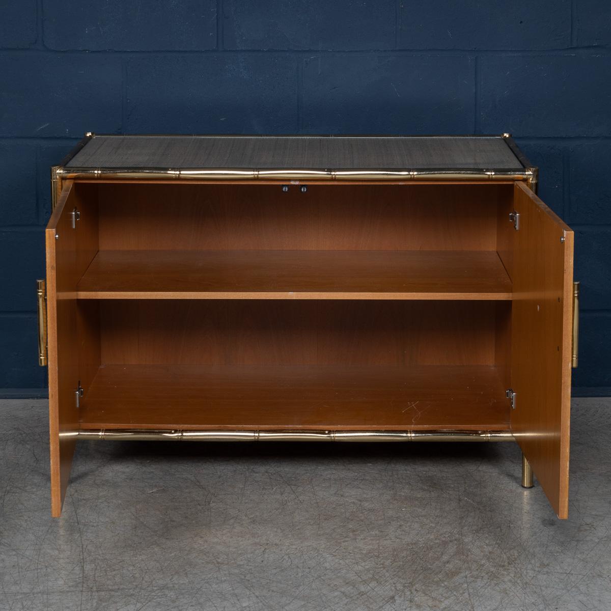 Ottone Armadio italiano del 20° secolo con cornice in ottone, in rattan e finto bambù, c.1980 in vendita