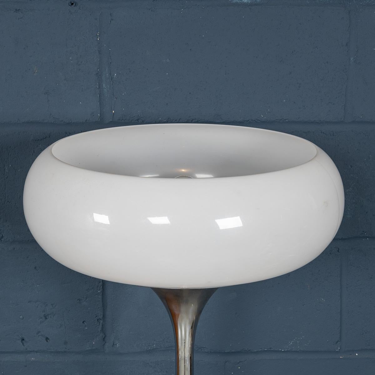 Lámpara de pie italiana vintage del siglo XX de Harvey Guzzini para Guzzini c.1970 Cristal de Murano en venta