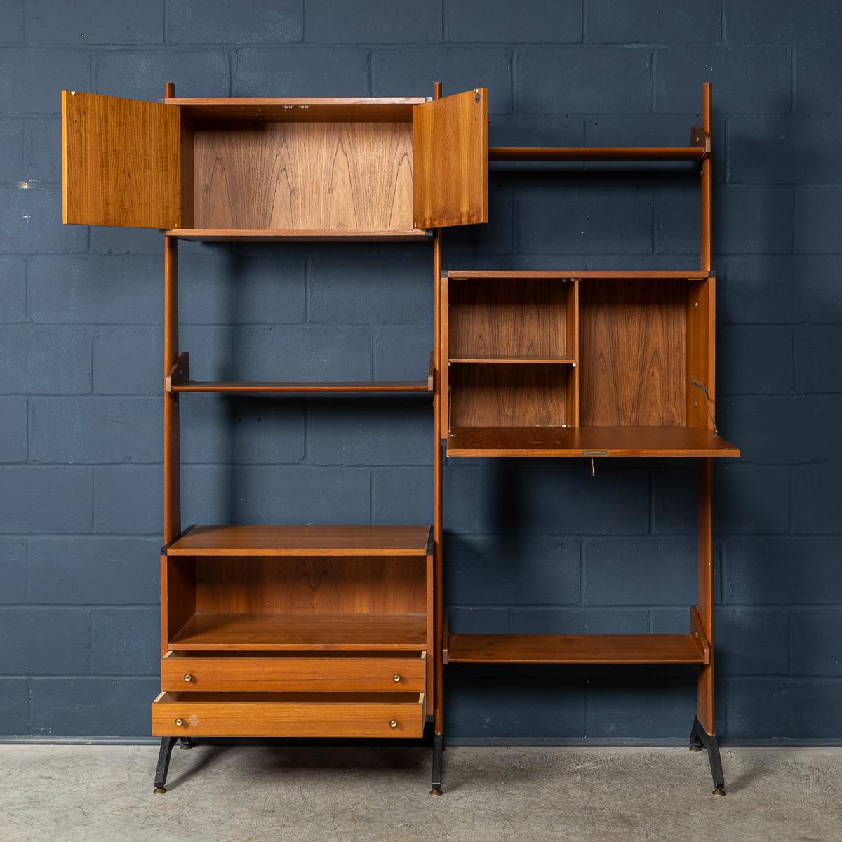 Vintage 20th Century Italian Modular Teak Wall Cabinet c.1960 In Good Condition For Sale In Royal Tunbridge Wells, Kent