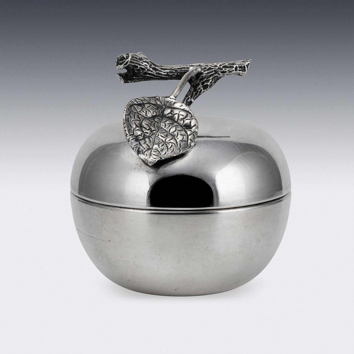 Autre Plat italien du 20ème siècle en métal poli et verre avec couvercle à pomme, vers 1960 en vente