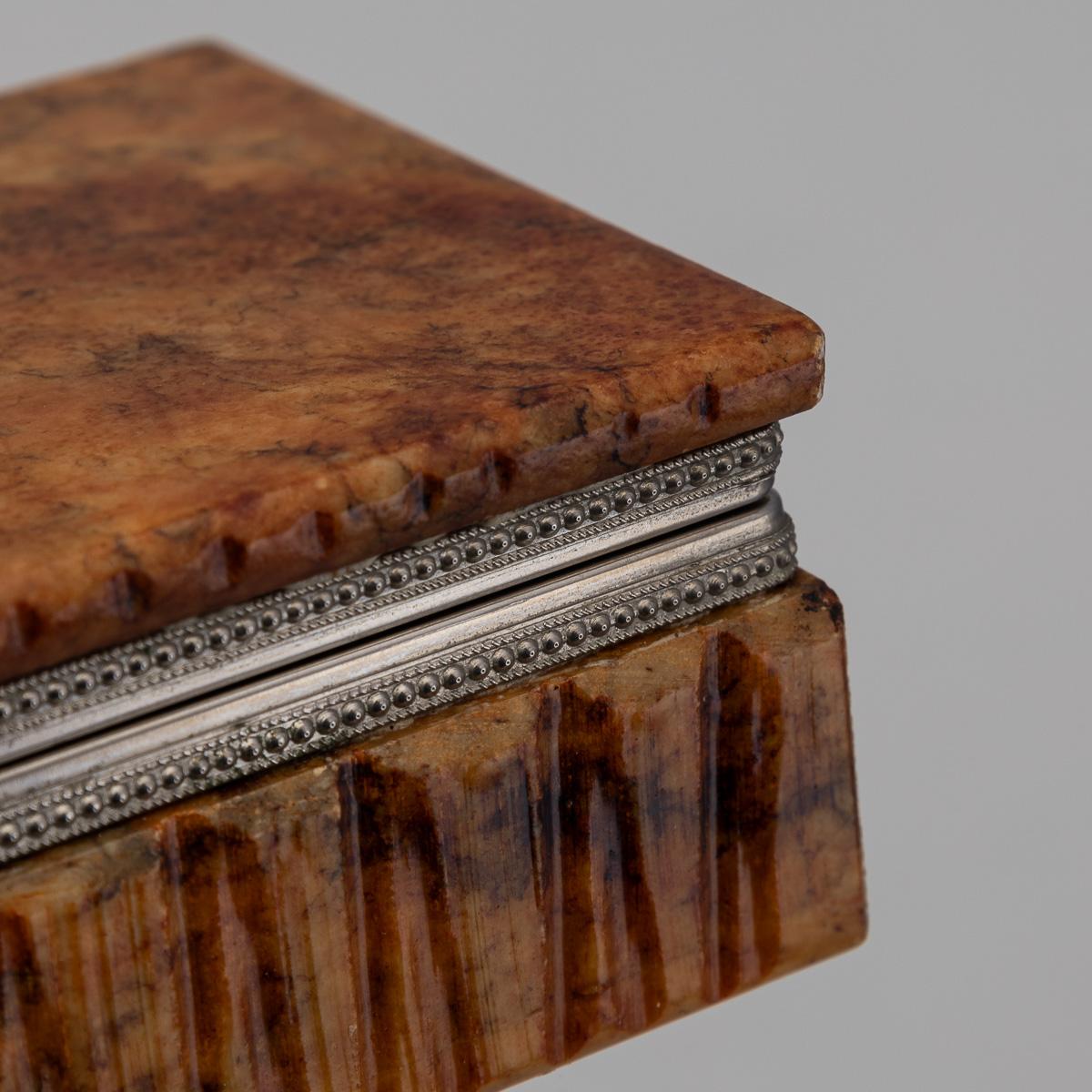 Vintage 20th Century Italian Rosso Verona Marble Cigarette Box c.1960 en vente 3