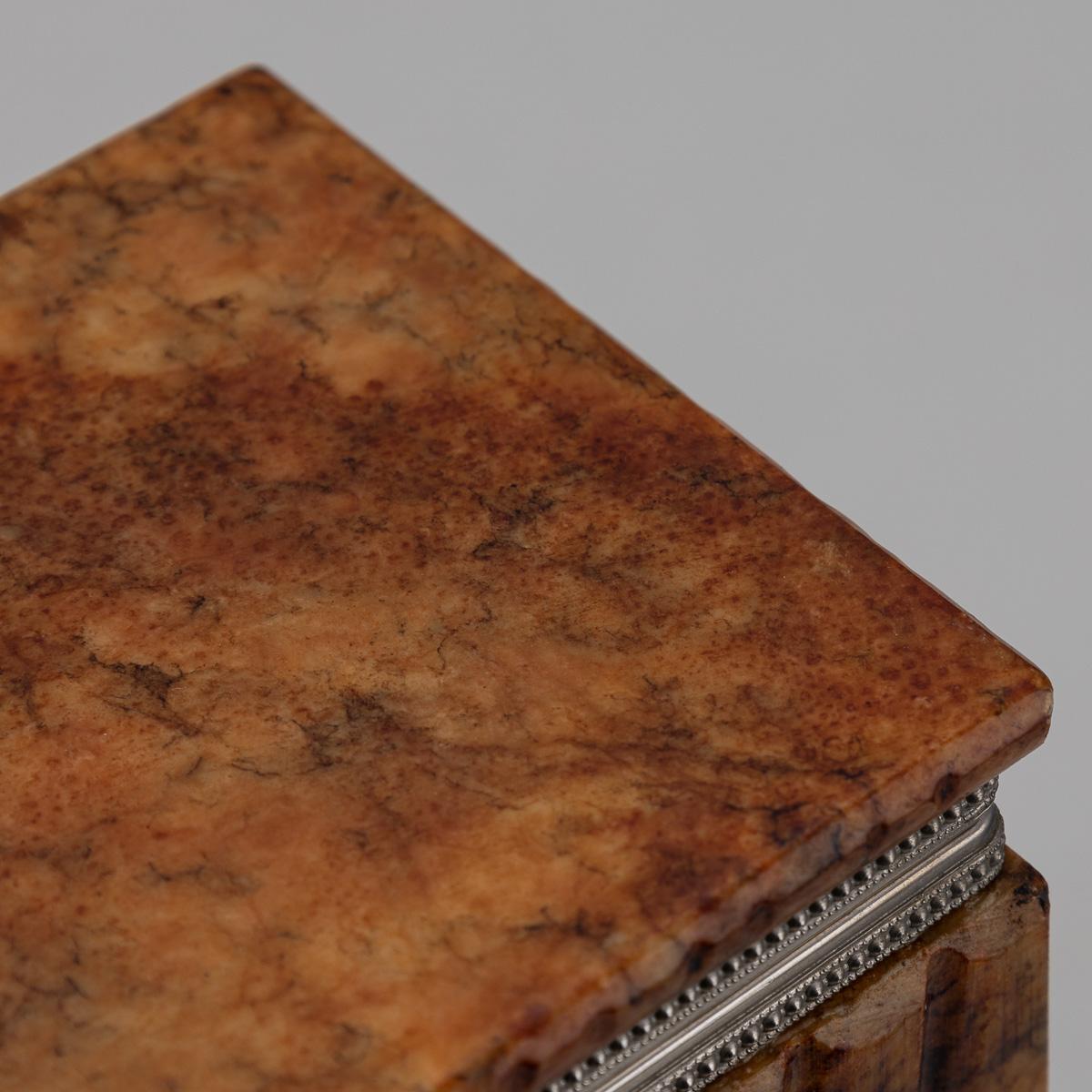 Vintage 20th Century Italian Rosso Verona Marble Cigarette Box c.1960 en vente 4