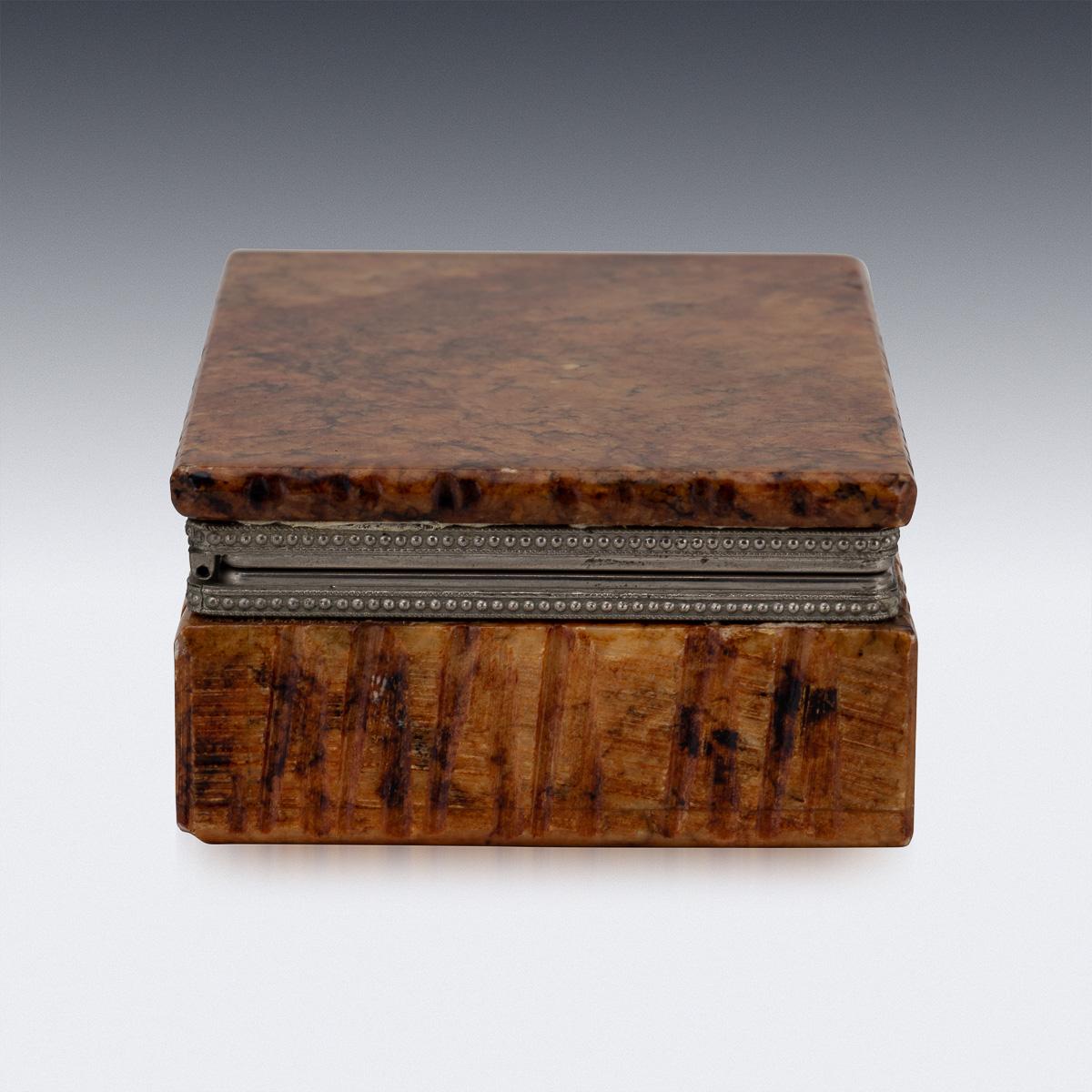 20ième siècle Vintage 20th Century Italian Rosso Verona Marble Cigarette Box c.1960 en vente