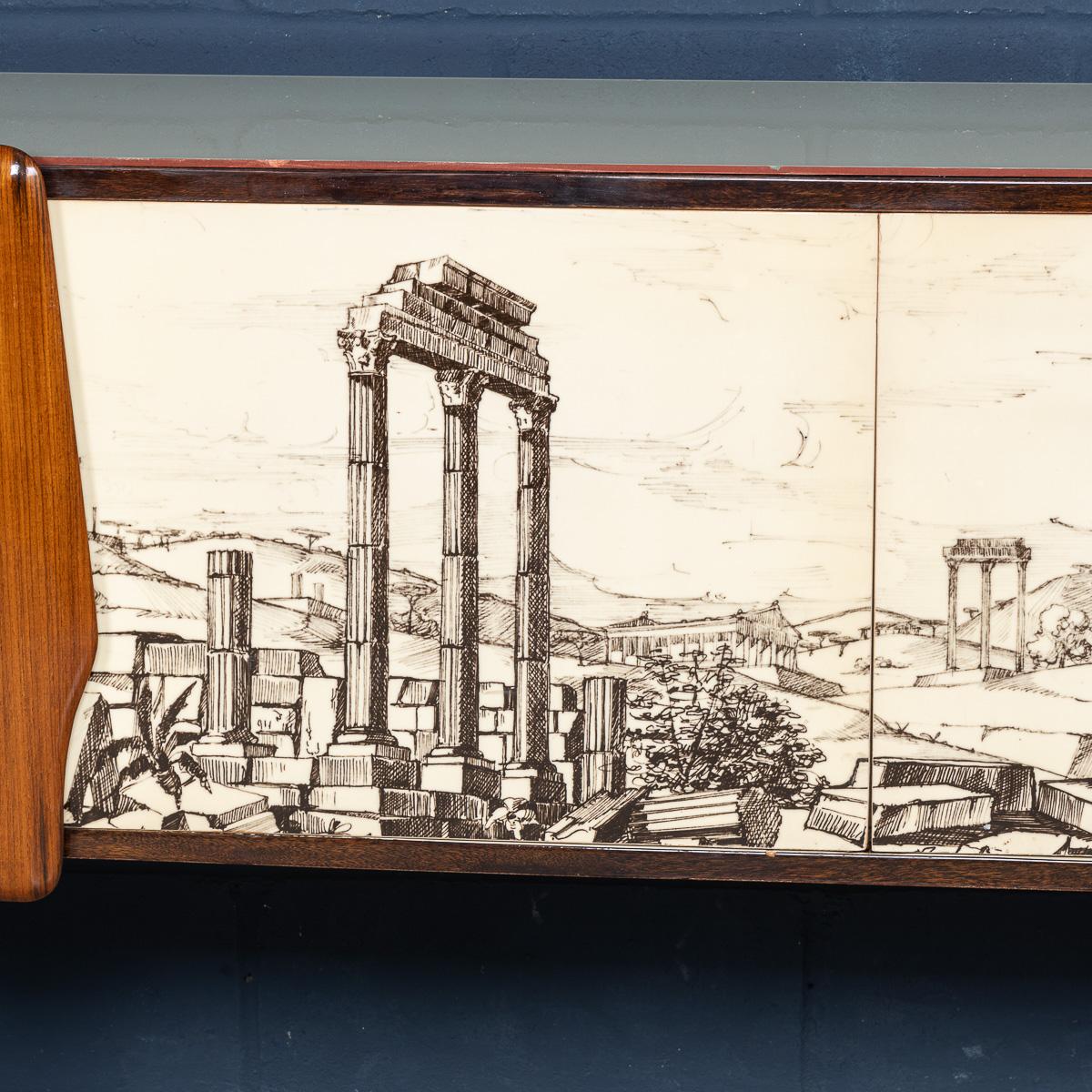 Aparador italiano antiguo del siglo XX a la manera de Vittorio Dassi c.1960 en venta 2