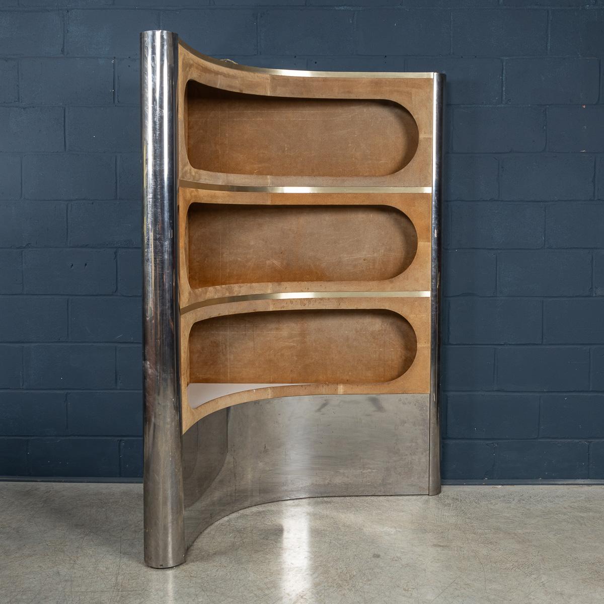 Vintage 20th Century Italian Standing Dry Bar By Willy Rizzo c.1970 In Good Condition For Sale In Royal Tunbridge Wells, Kent