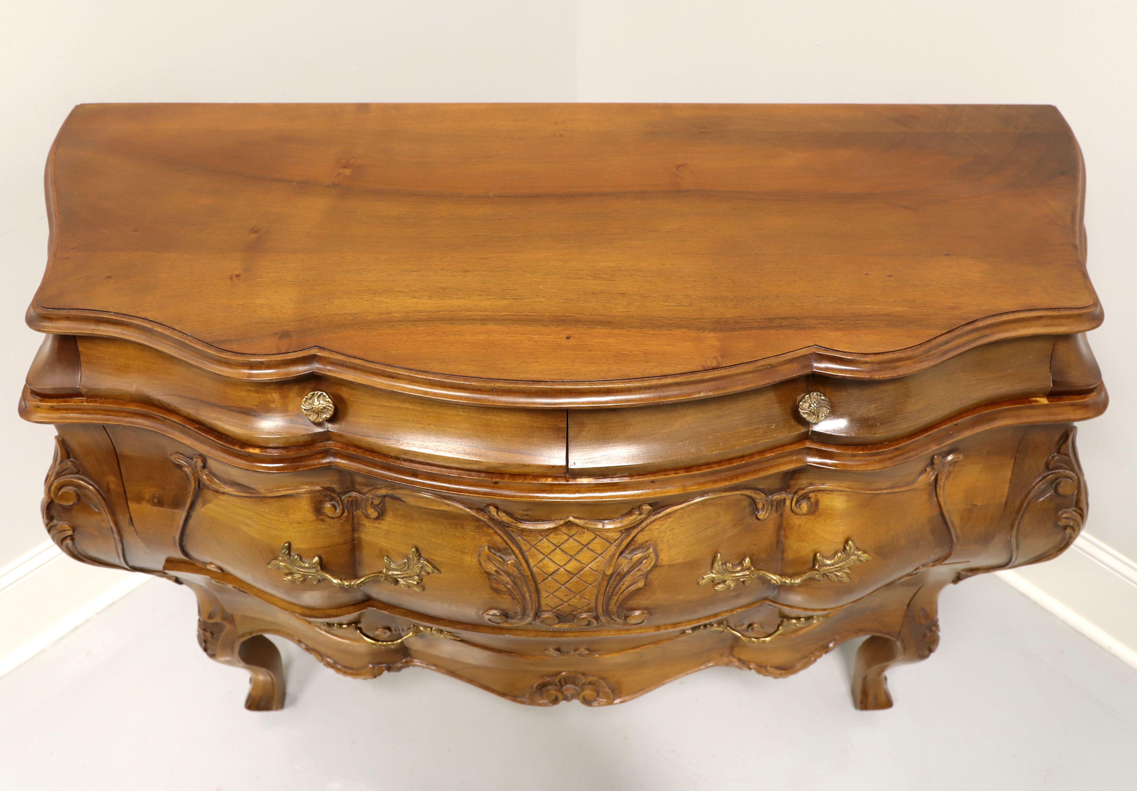 Ottone Cassettone in noce della fine del XX secolo