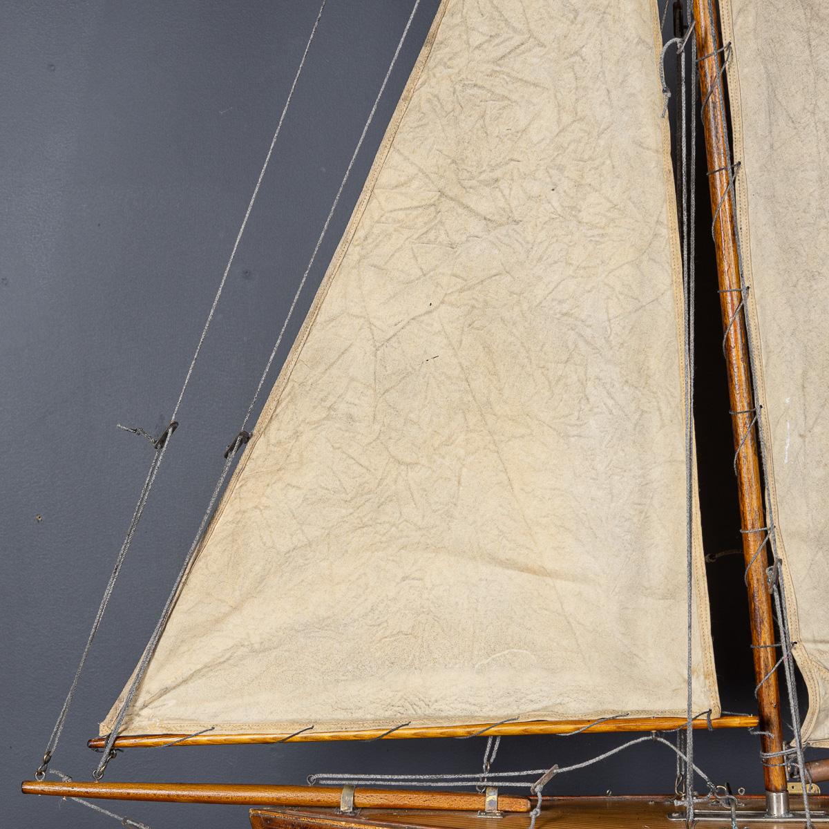 Vintage By, grande sloop inglese del 20° secolo con yacht da laghetto, 1940 ca. in vendita 6