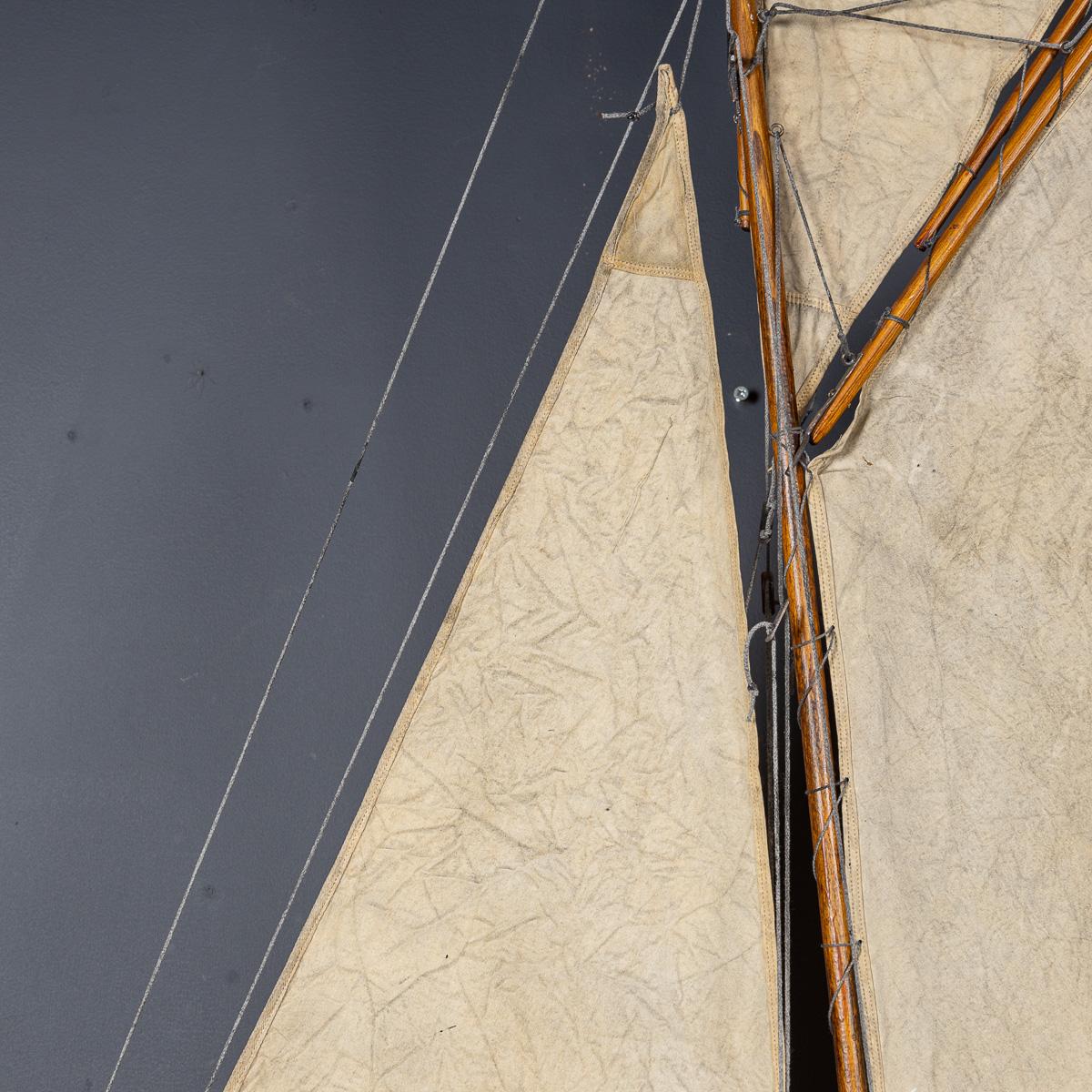 Vintage By, grande sloop inglese del 20° secolo con yacht da laghetto, 1940 ca. in vendita 7