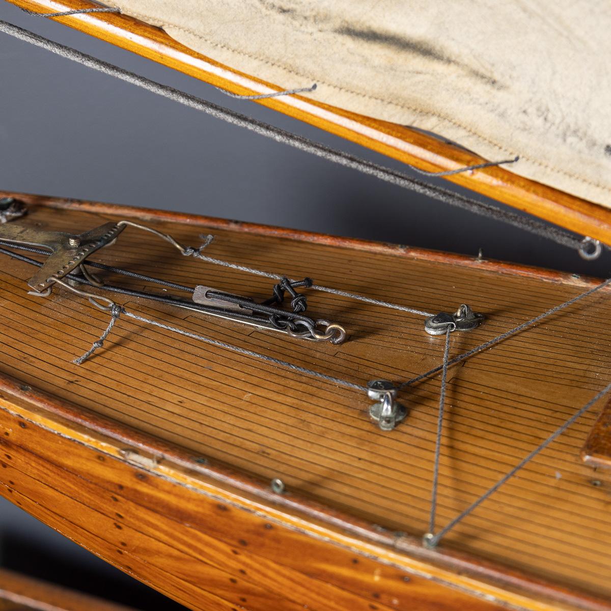 Vintage By, grande sloop inglese del 20° secolo con yacht da laghetto, 1940 ca. in vendita 10