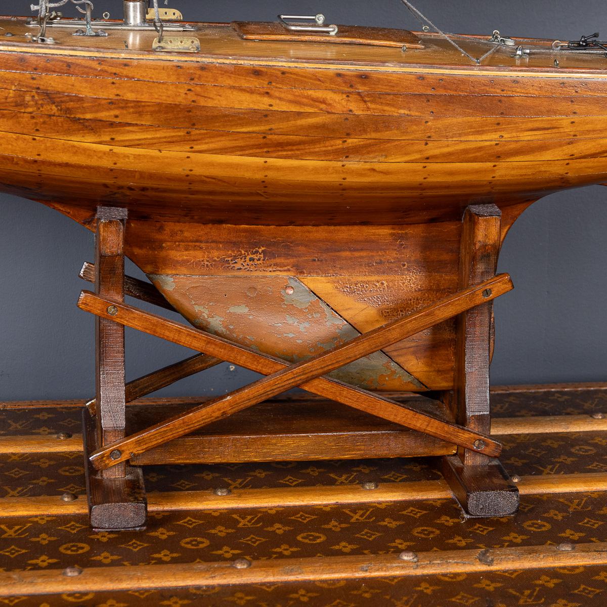 Vintage By, grande sloop inglese del 20° secolo con yacht da laghetto, 1940 ca. in vendita 13