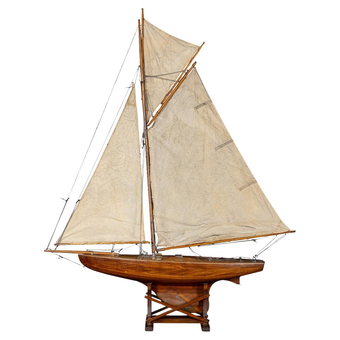 Große englische Sloop Pond- Yacht aus dem 20. Jahrhundert, Vintage, um 1940