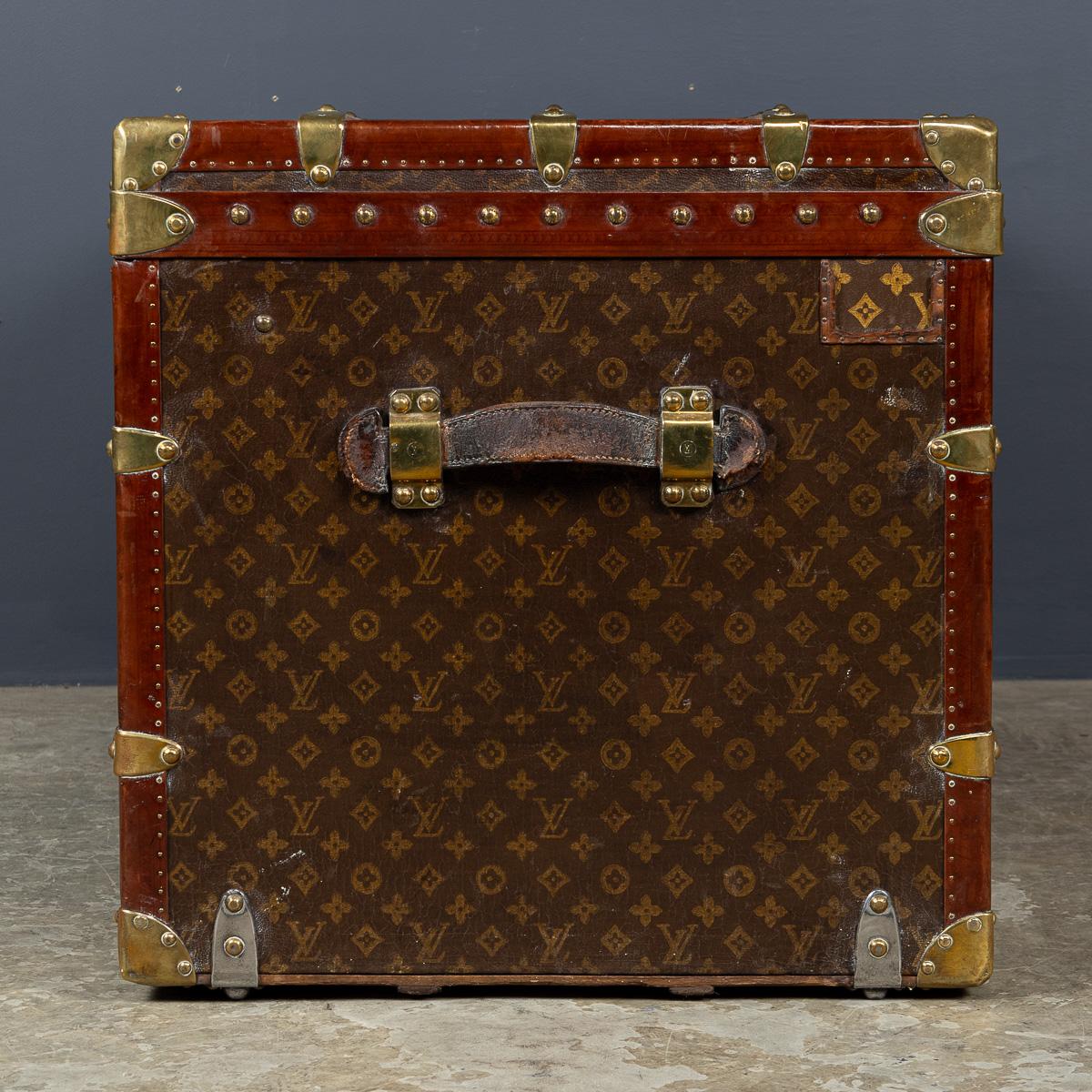 Ottone Baule Louis Vuitton d'epoca del XX secolo in tela Monogram, Francia c.1926 in vendita