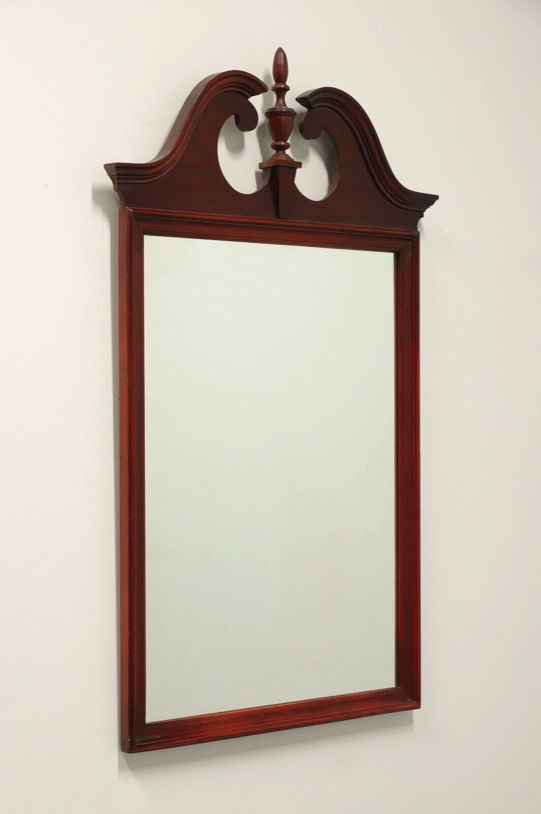 Late 20th Century Mahogany Traditional Federal Style Wall Mirror For Sale 4