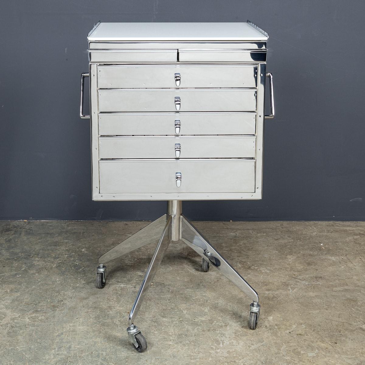Vintage 20th Century Metal Dentists Cabinet By Alessandro Weiss c.1950 In Good Condition For Sale In Royal Tunbridge Wells, Kent