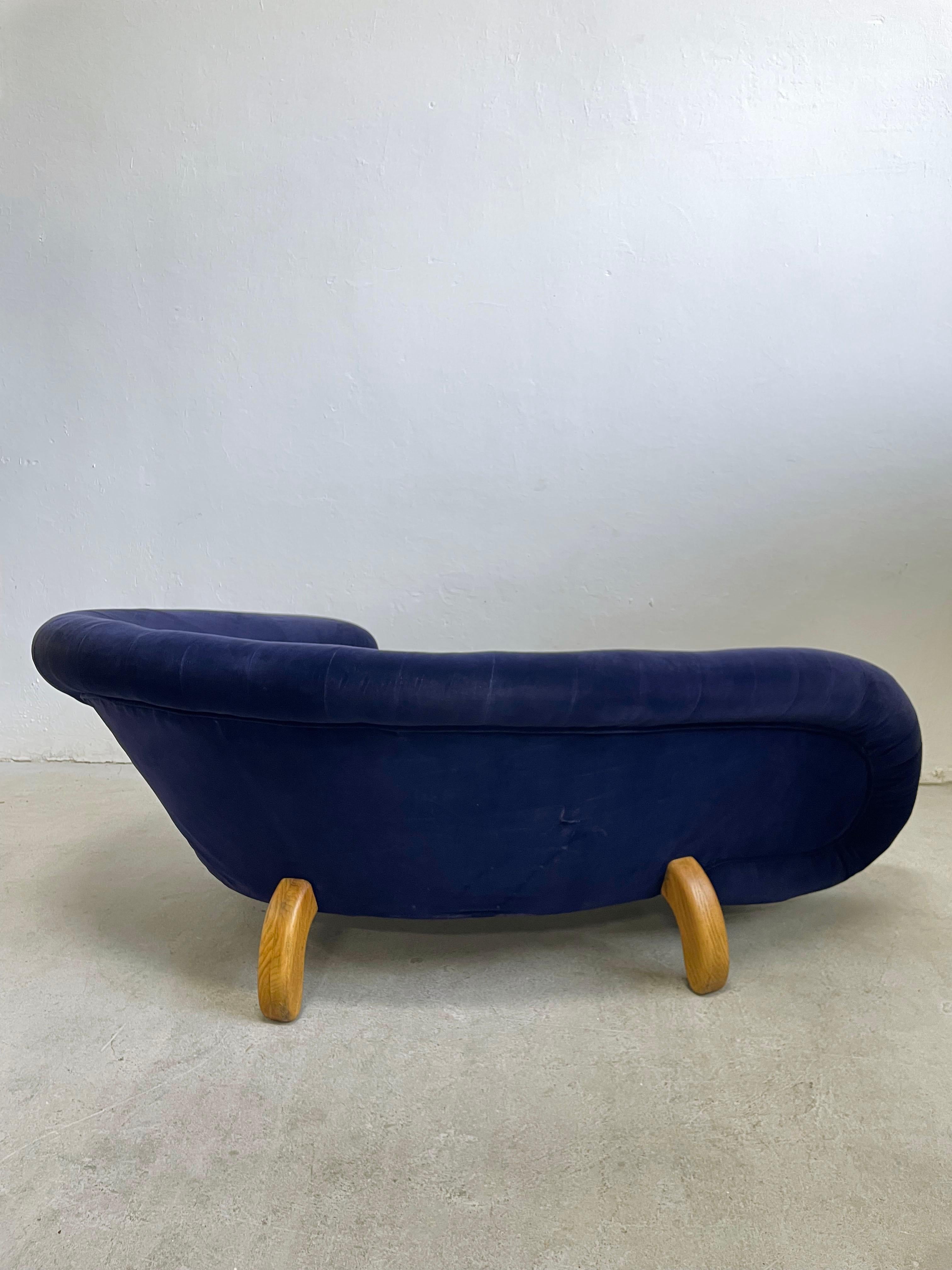 Vintage 20th Century Modern Serpentine Curved Velvet Sofa in Navy Blue Color For Sale 4