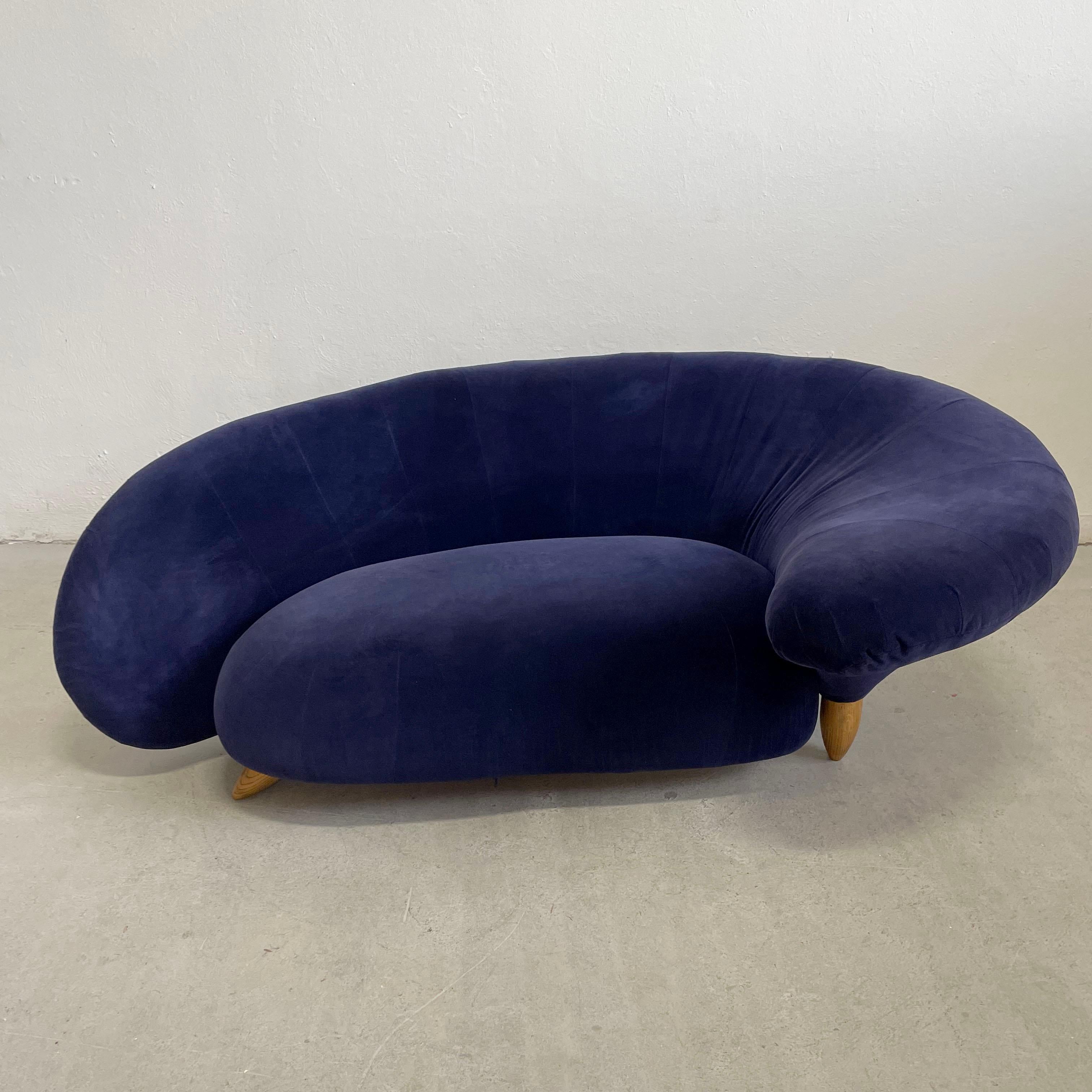 Vintage 20th Century Modern Serpentine Curved Velvet Sofa in Navy Blue Color For Sale 7