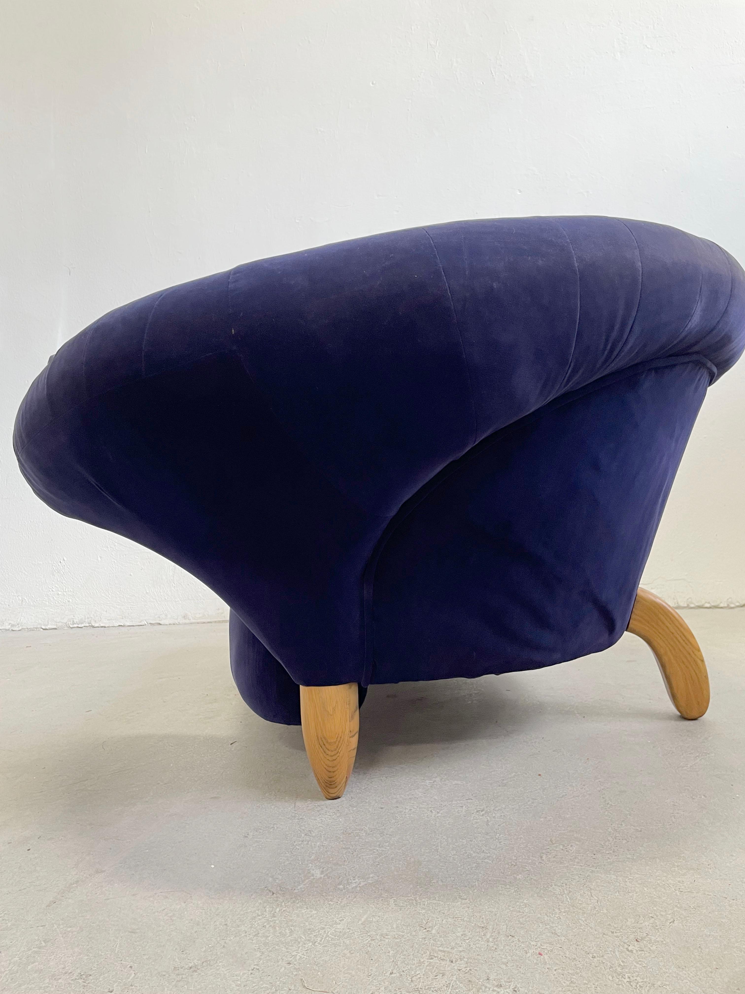 Modernes Serpentinen-Sofa aus geschwungenem Samt des 20. Jahrhunderts in Marineblau in Marineblau im Zustand „Gut“ im Angebot in Zagreb, HR