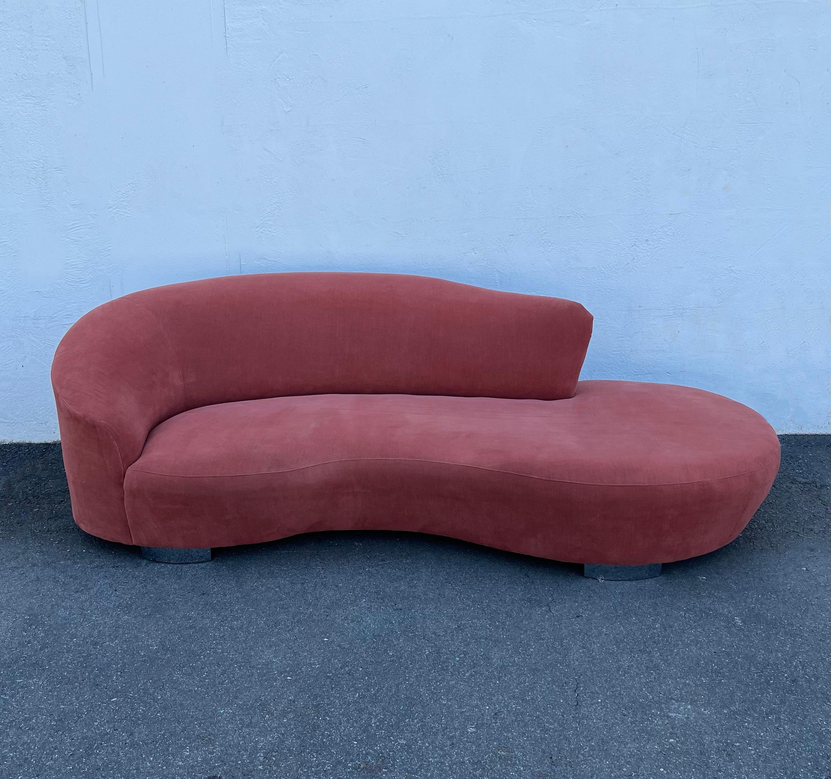 American Vintage 20th Century Modern Velvet Serpentine Sofa For Sale