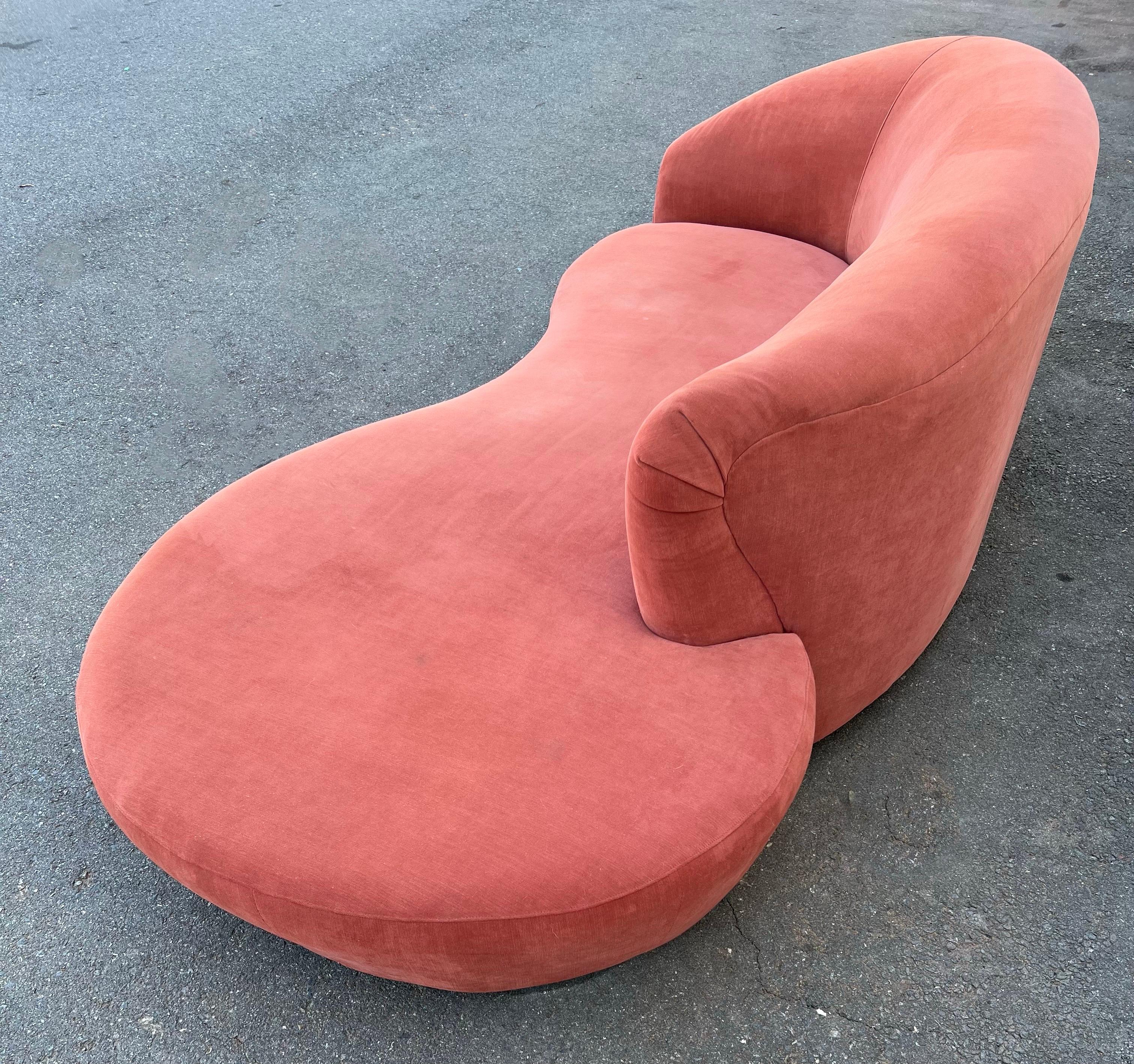 Modernes Serpentinen-Sofa aus Samt des 20. Jahrhunderts im Zustand „Gut“ im Angebot in Philadelphia, PA