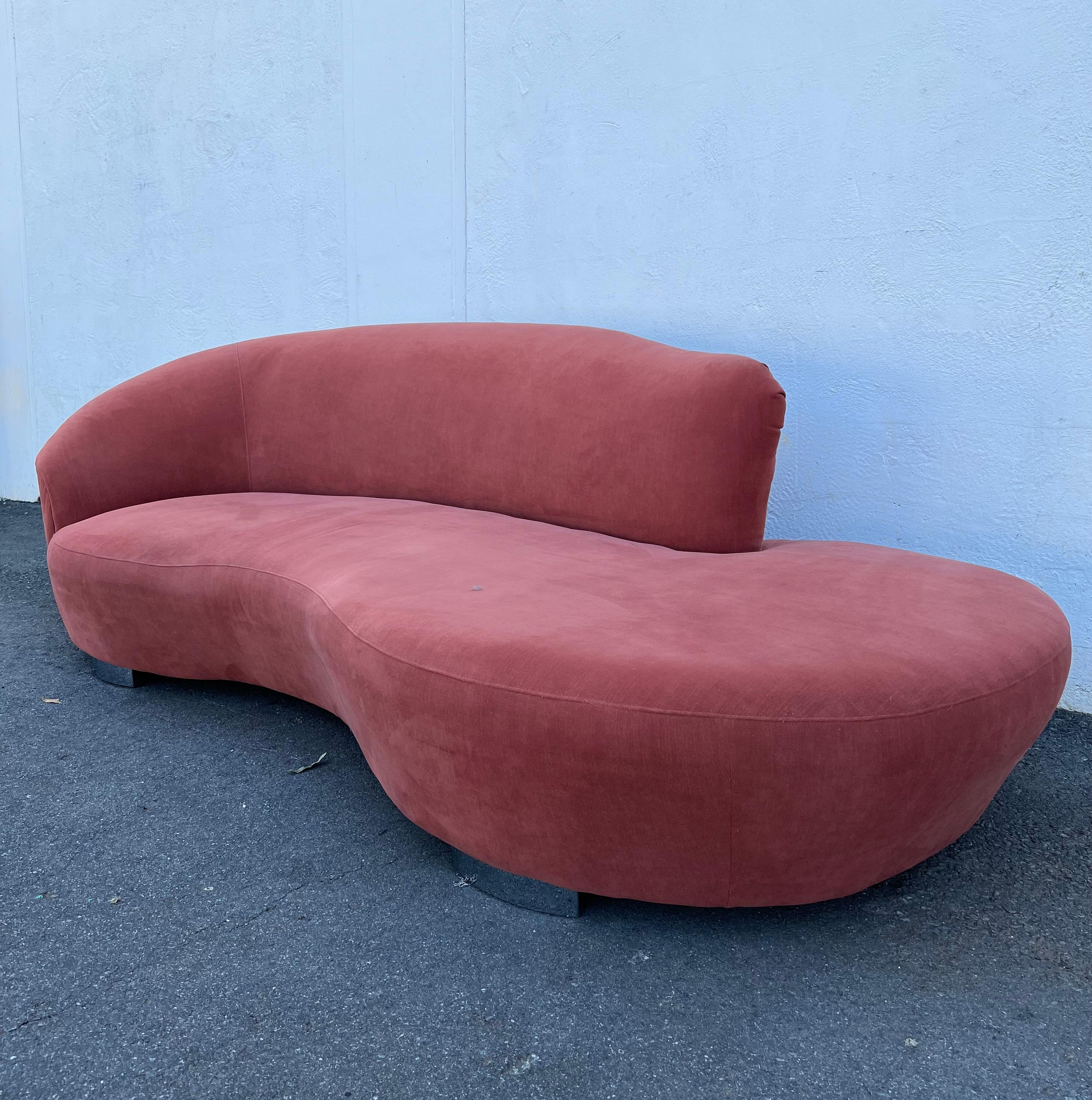 Vintage 20th Century Modern Velvet Serpentine Sofa For Sale 1