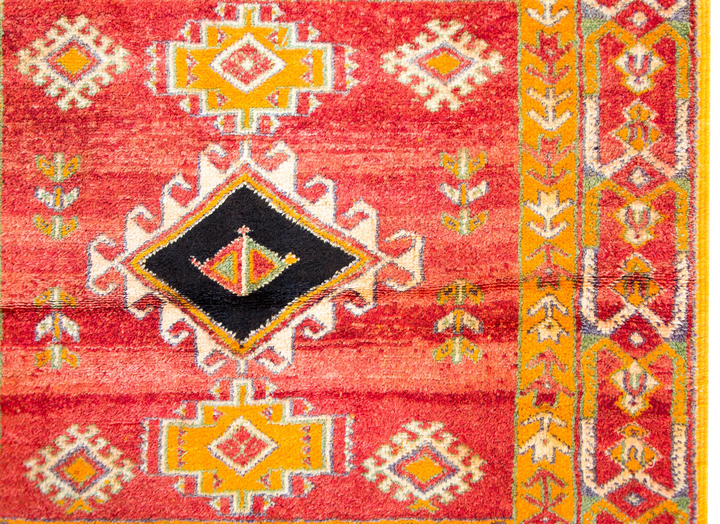 Marokkanischer Teppich des 20. Jahrhunderts im Zustand „Gut“ im Angebot in Chicago, IL