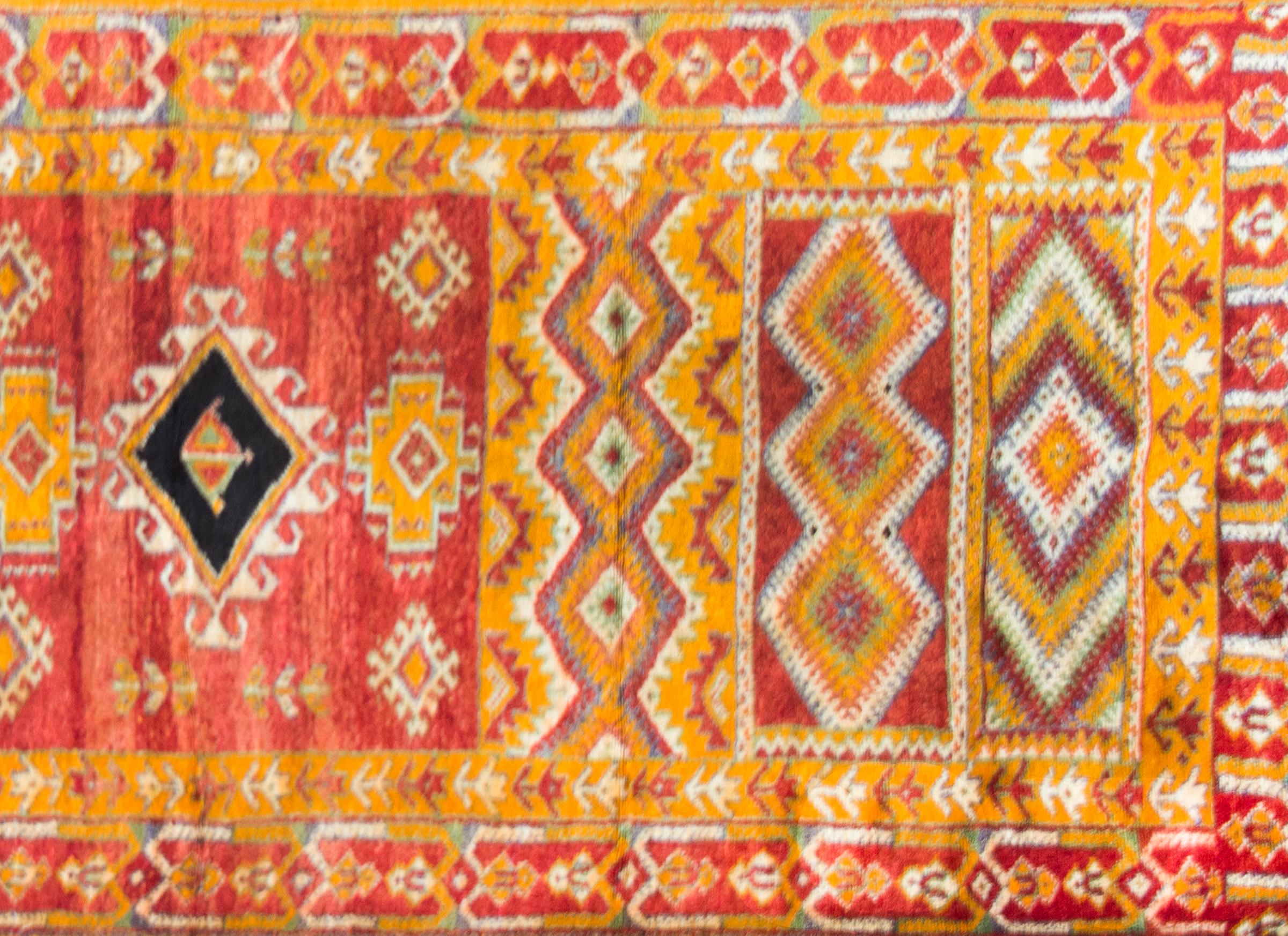 Marokkanischer Teppich des 20. Jahrhunderts im Angebot 2