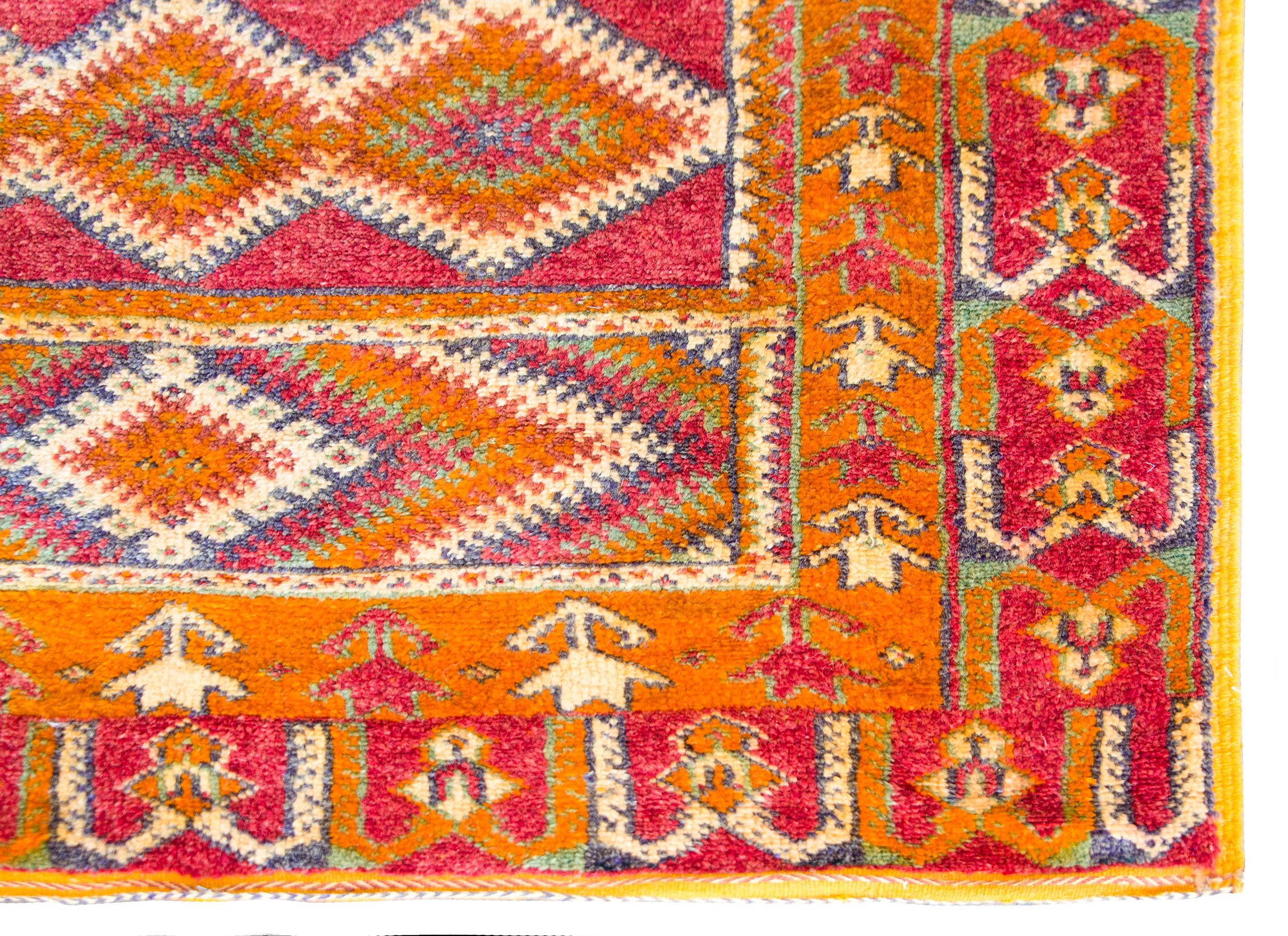Marokkanischer Teppich des 20. Jahrhunderts im Angebot 3