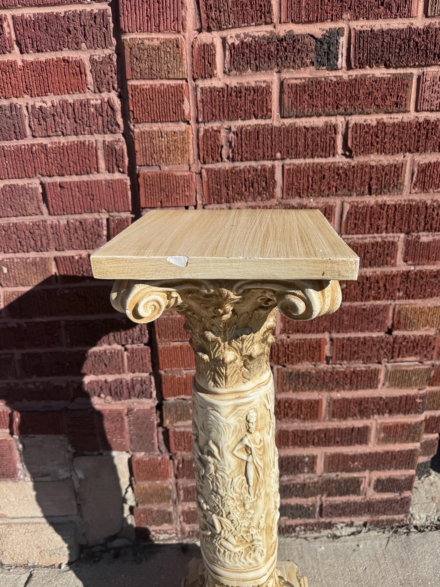 Vintage 20th Century Neoclassical Style Roman Column Stand/Pedestal For Sale 4