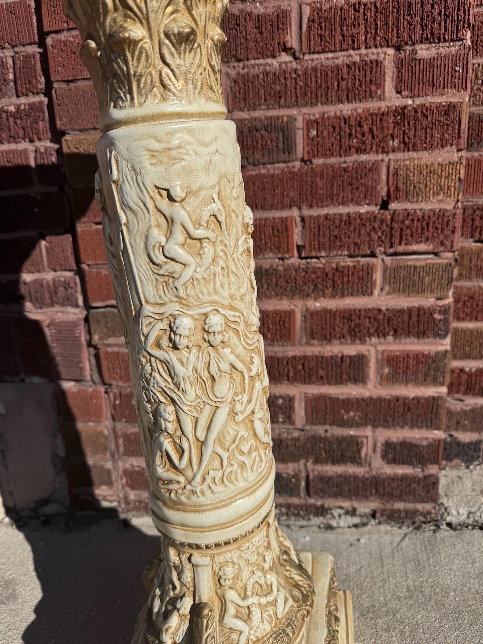 Vintage 20th Century Neoclassical Style Roman Column Stand/Pedestal In Good Condition For Sale In Chicago, IL