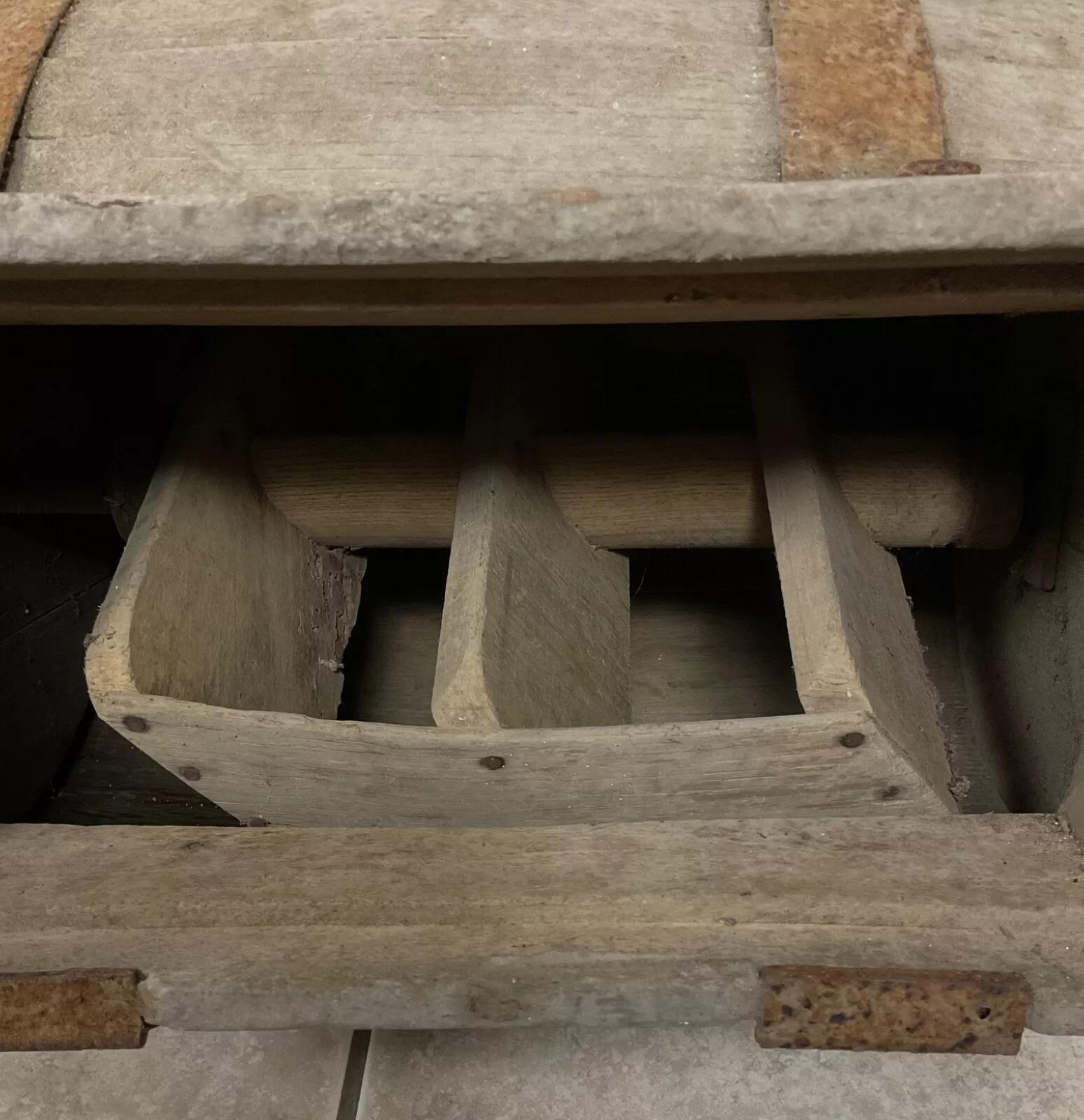 Zangola per burro della Normandia del 20° secolo - Pezzo decorativo in legno - 2Y493 in vendita 6