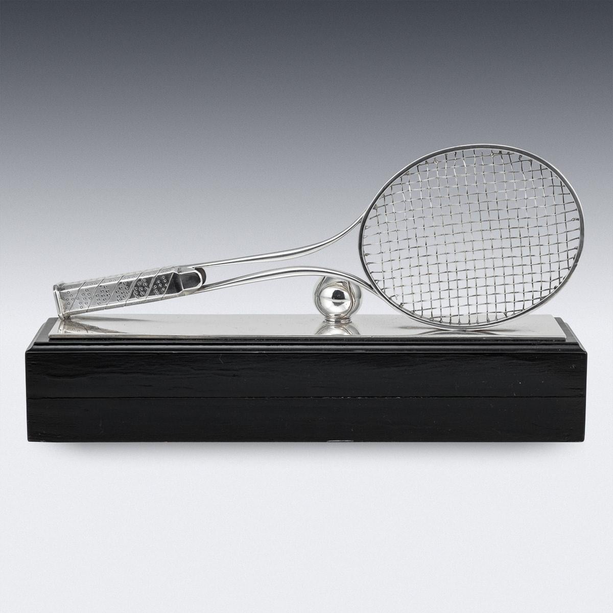 Autre Paire de trophées de tennis vintage du 20ème siècle en métal argenté, vers 1970 en vente