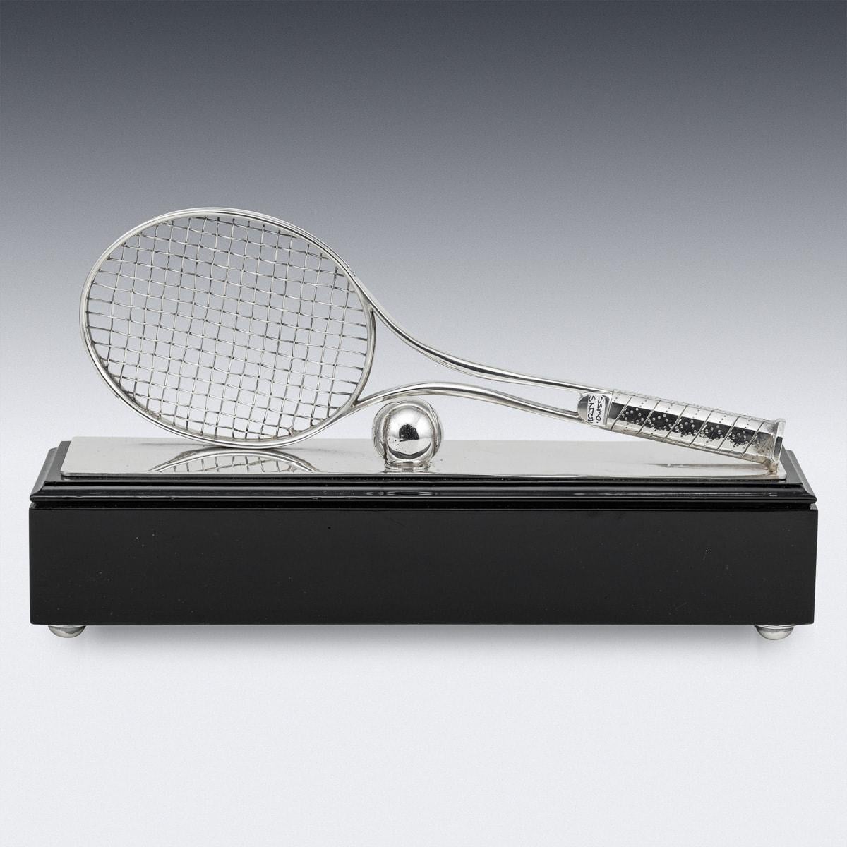 Britannique Paire de trophées de tennis vintage du 20ème siècle en métal argenté, vers 1970 en vente