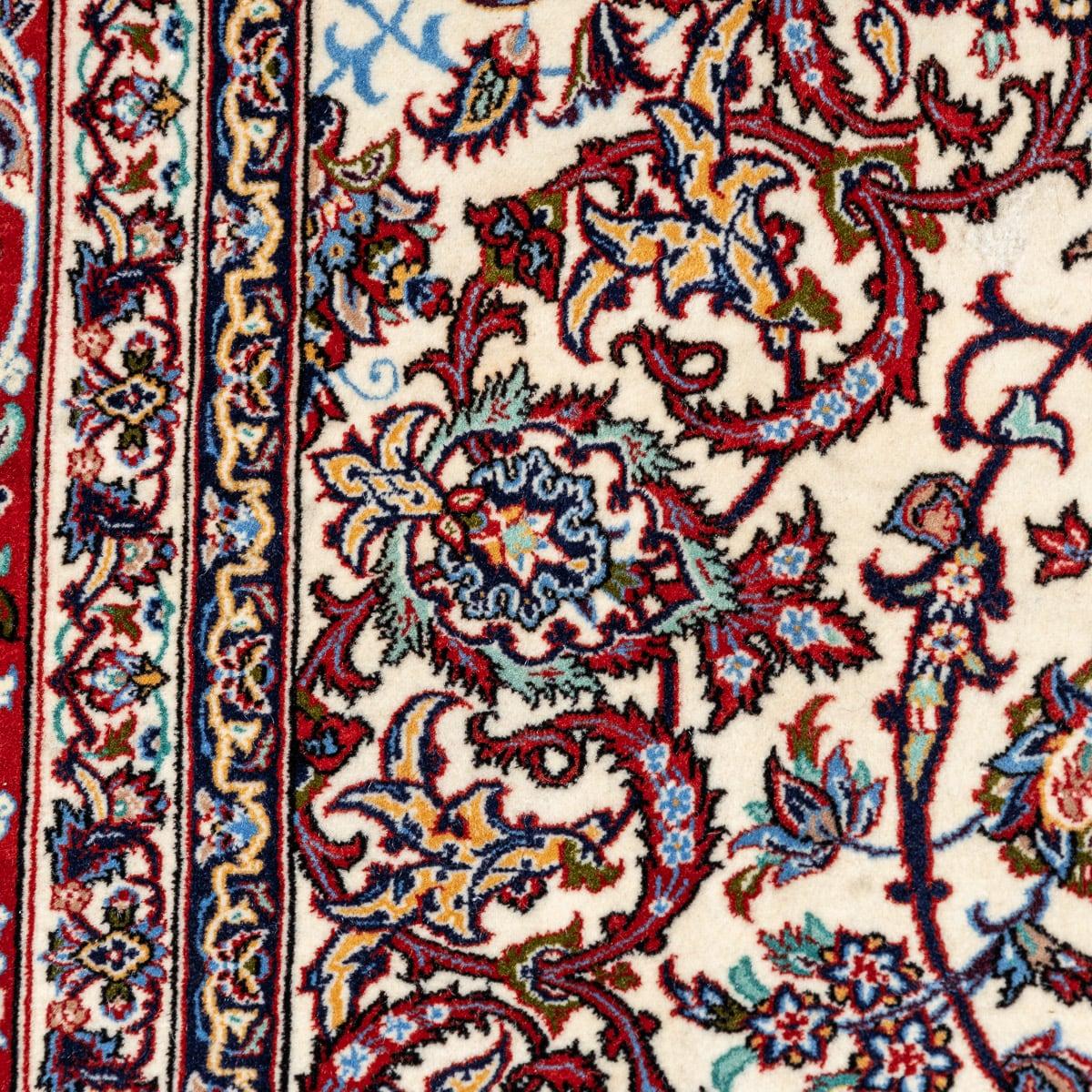 Feiner handgefertigter persischer Isfahan-Teppich des 20. Jahrhunderts, Vintage, um 1980 im Zustand „Gut“ im Angebot in Royal Tunbridge Wells, Kent
