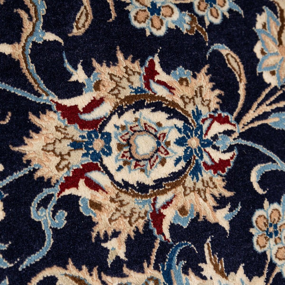 Tapis persan Nain 4La vintage du 20ème siècle, fabriqué à la main, vers 1980 en vente 1